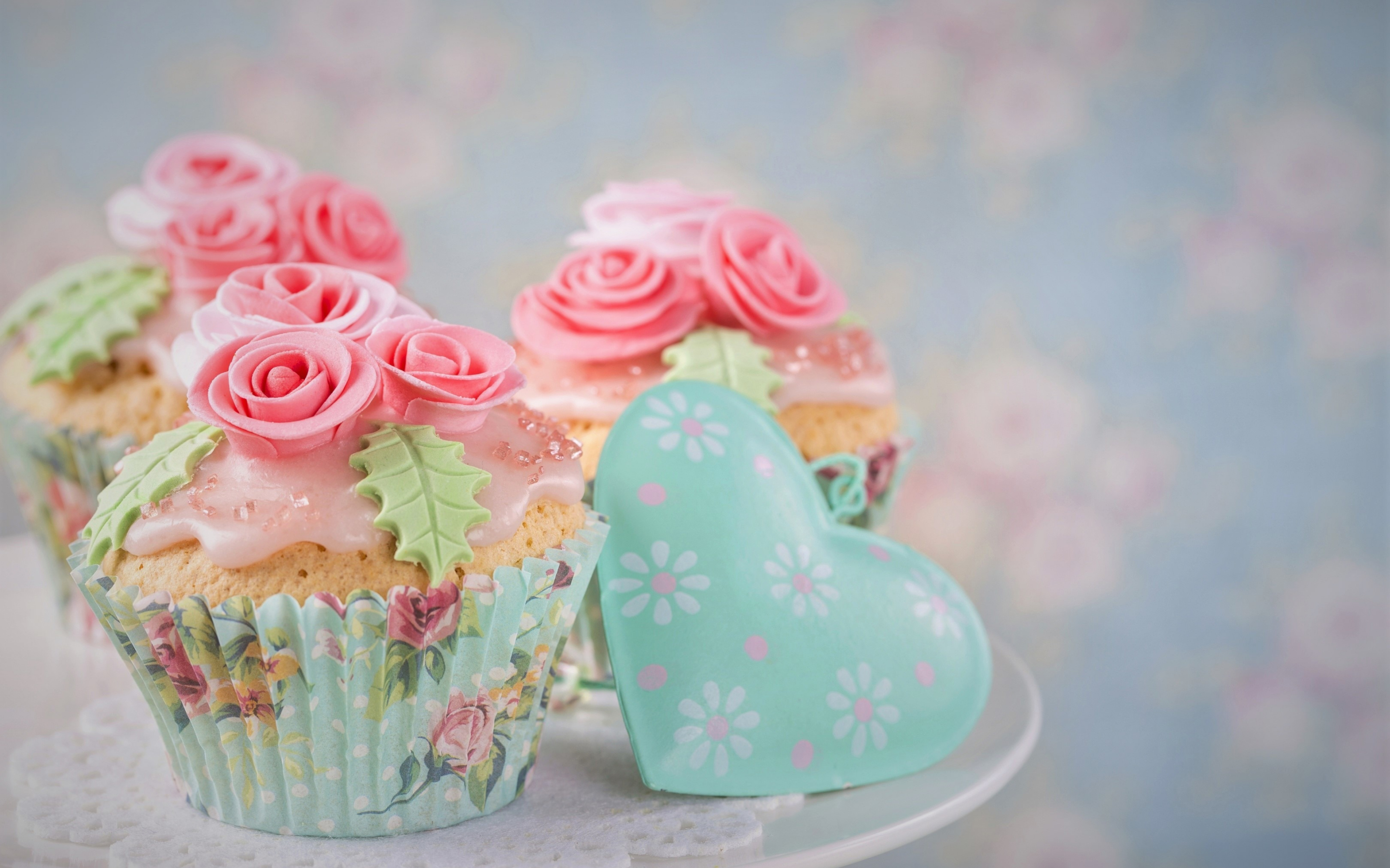 Cupcake, dessert, heart, cake, food, baking, 2880x1800 wallpaper