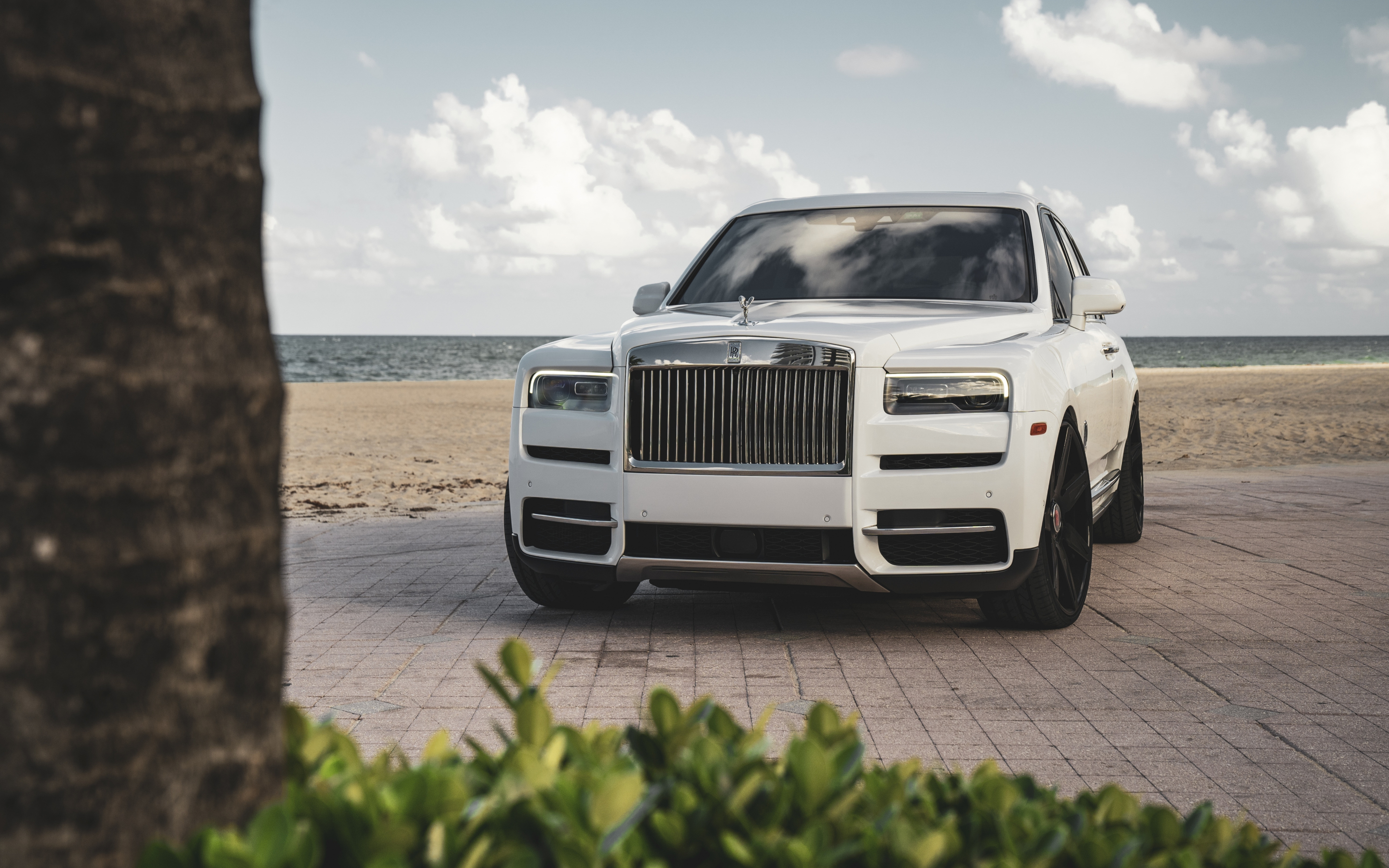 Rolls-Royce Cullinan, white luxury car, 2023, 2880x1800 wallpaper