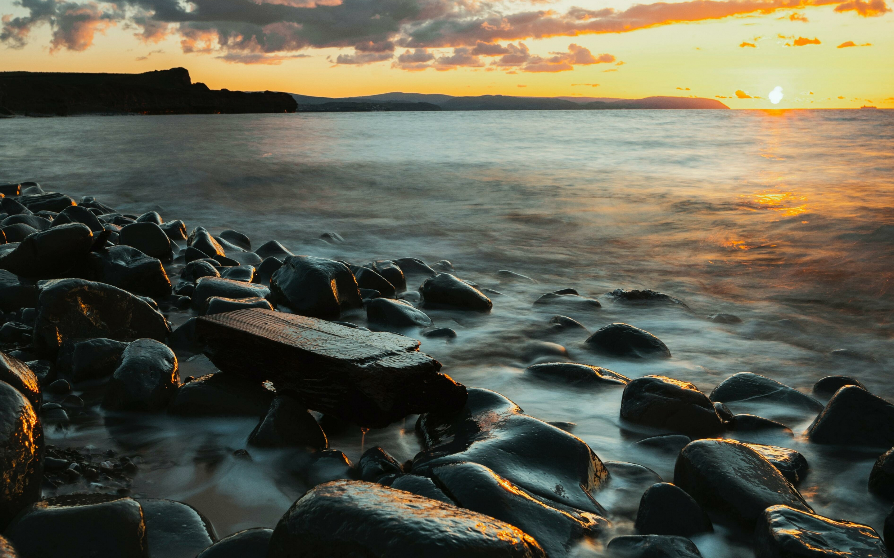 Coast, black rocks, sunset, 2880x1800 wallpaper