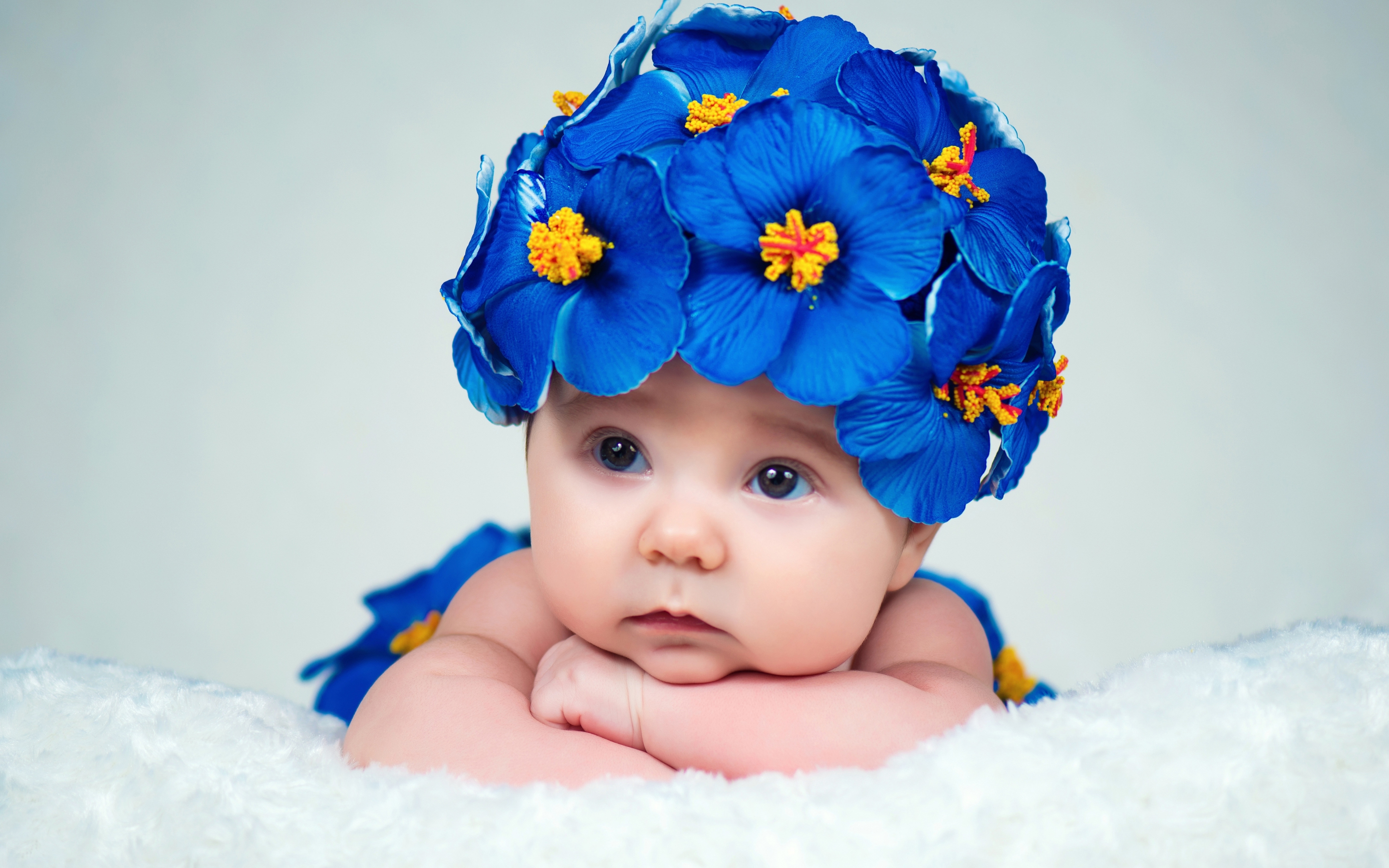 Cute baby, calm, flowers crown, 2880x1800 wallpaper