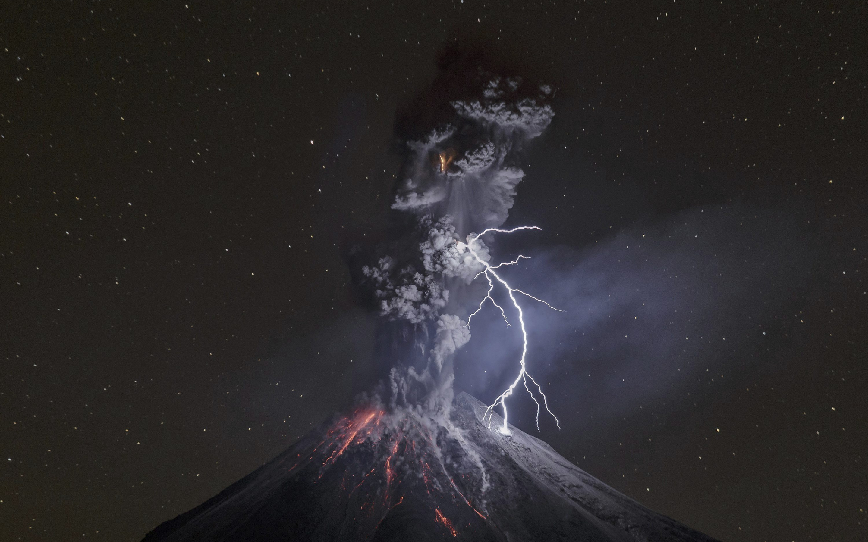 Mount Agung, Volcano, eruption, smoke, 2880x1800 wallpaper