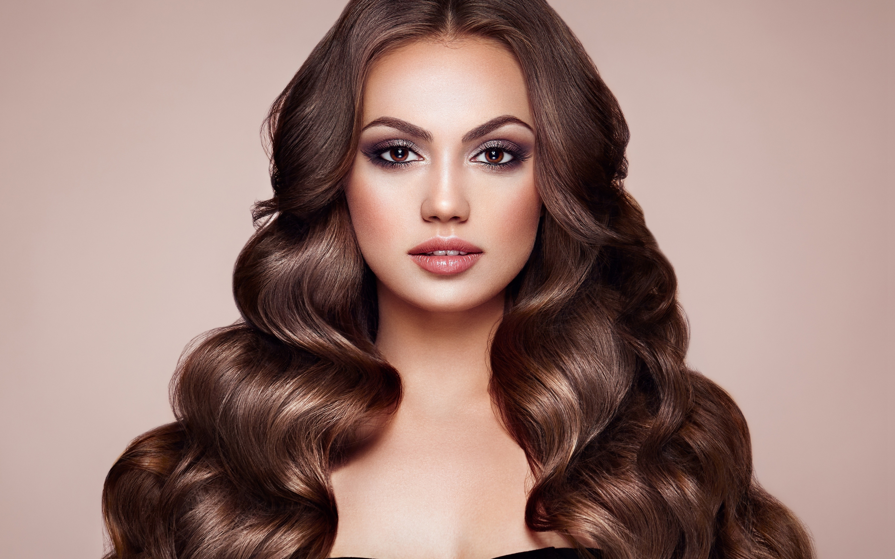 Woman model, curly hair, makeup, brunette, 2880x1800 wallpaper