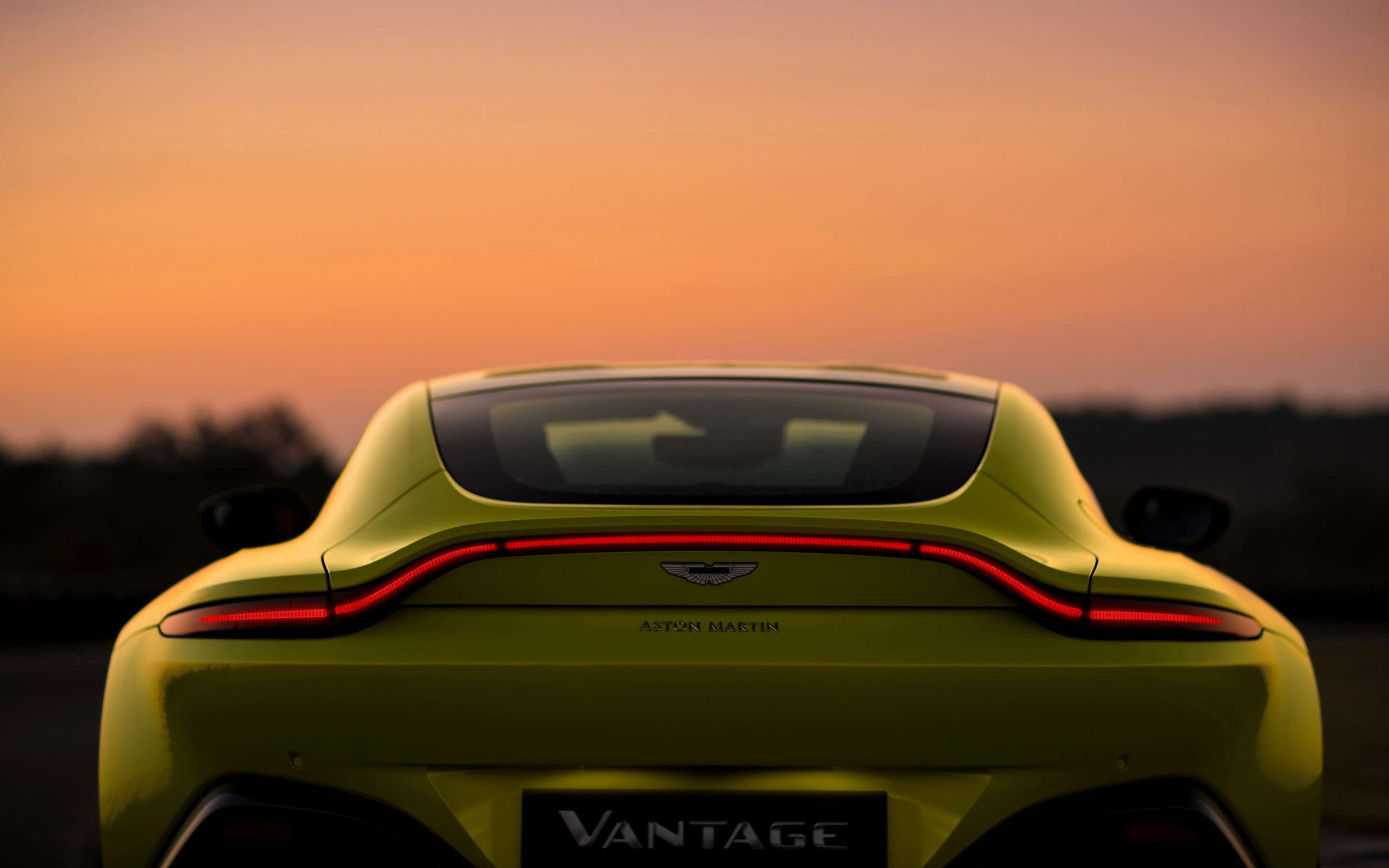 Aston Martin V8 Vantage, 2018 car, rear, 2880x1800 wallpaper
