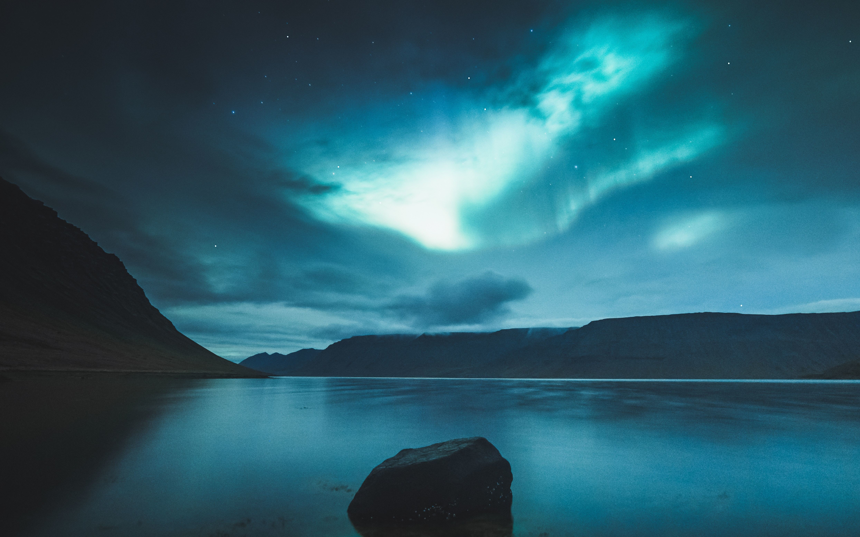Northern lights, iceland, lake, 2880x1800 wallpaper