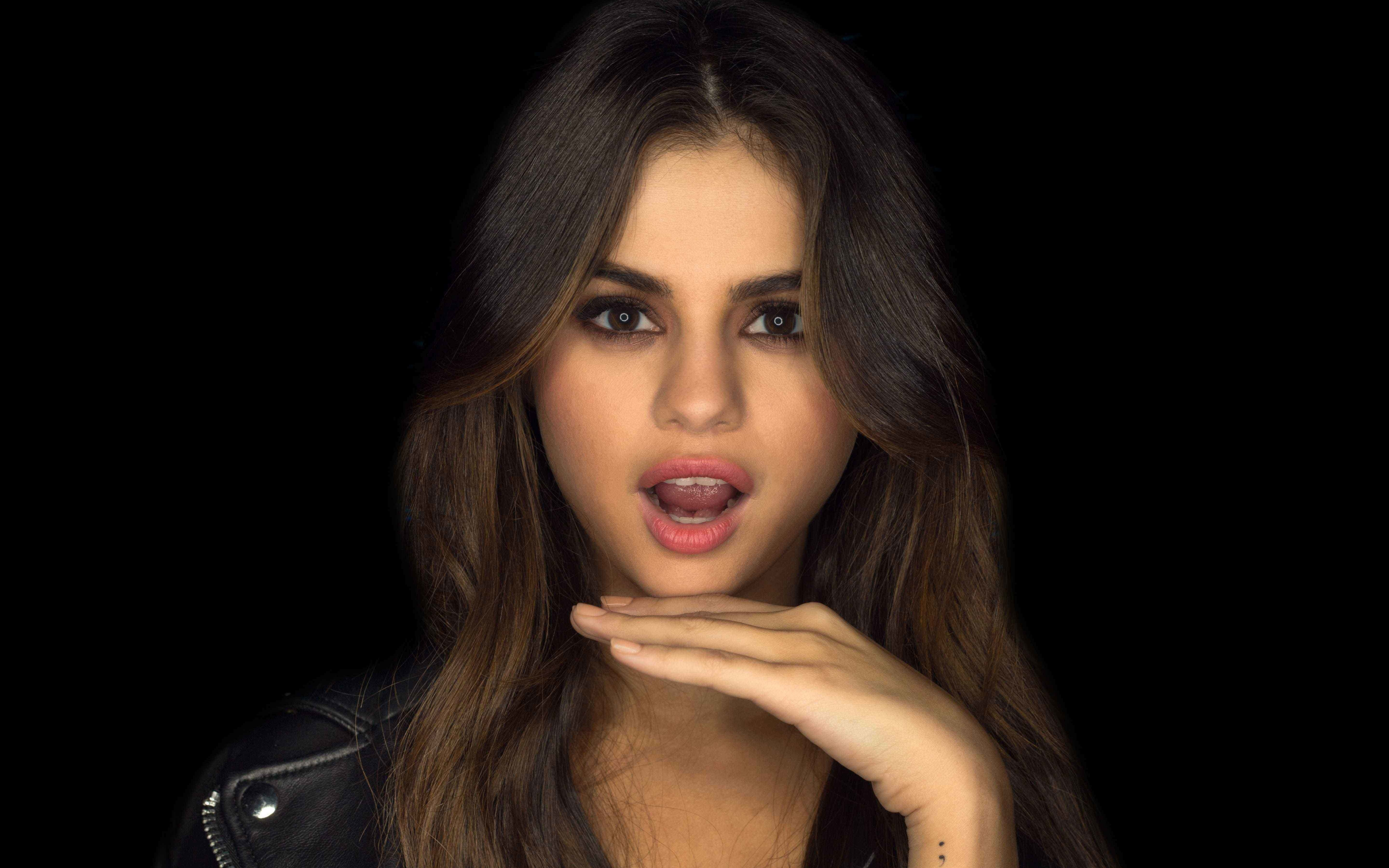 Selena gomez,  brunetet, beautiful, singer, 2880x1800 wallpaper
