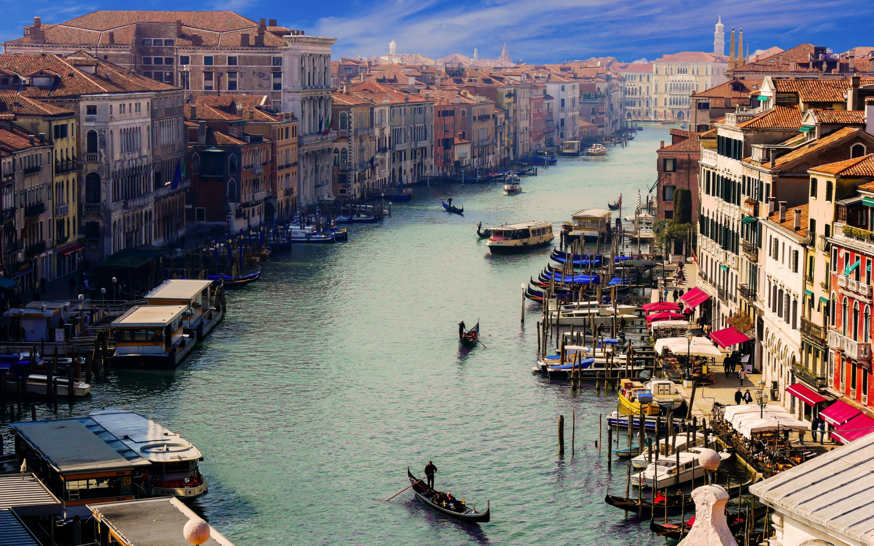 City, river, apartments, Venice, boats, 2880x1800 wallpaper