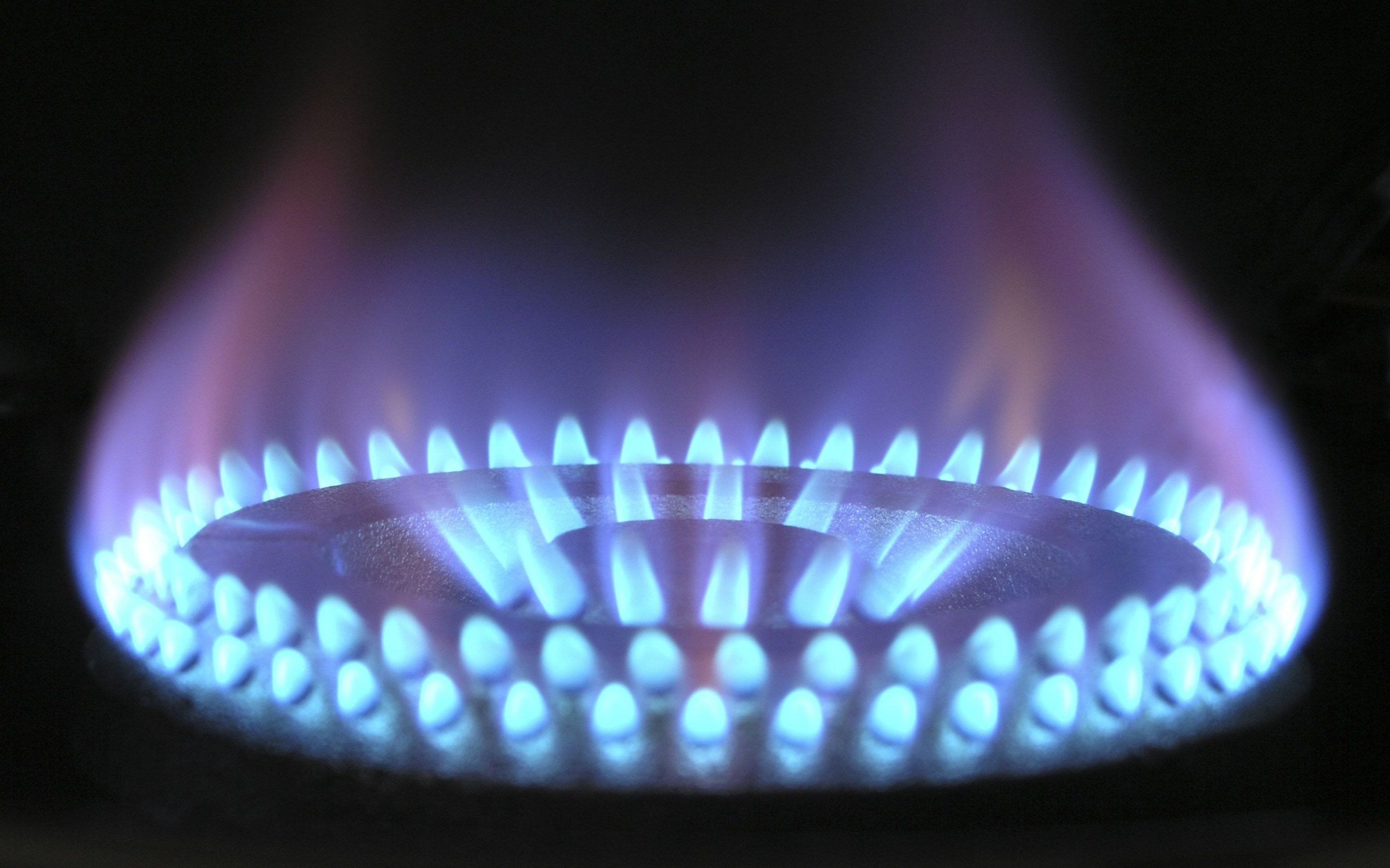 Stove, blue flame, close up, fire, 2880x1800 wallpaper