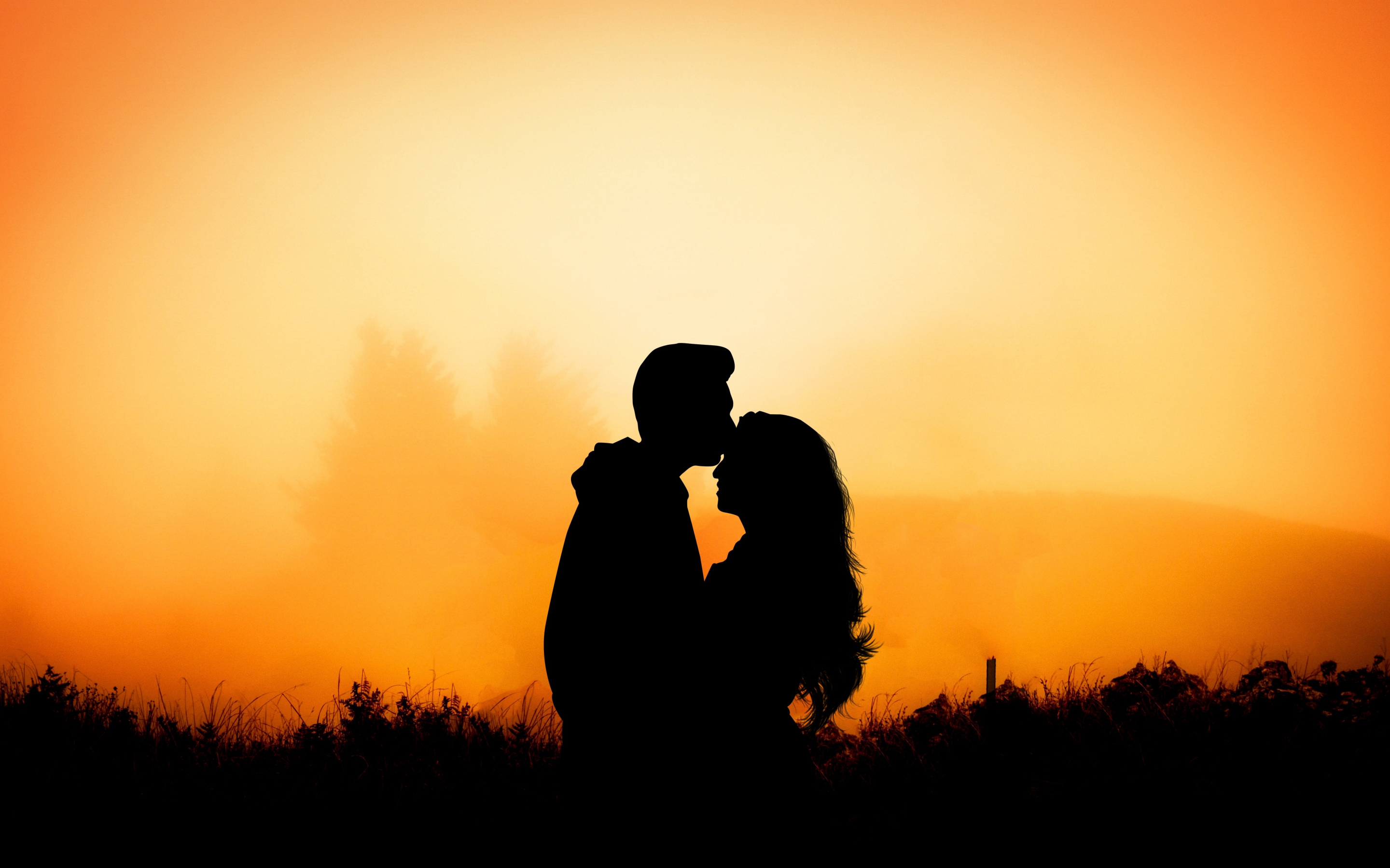 Couple, hug, kiss, love, outdoor, sunset, 2880x1800 wallpaper