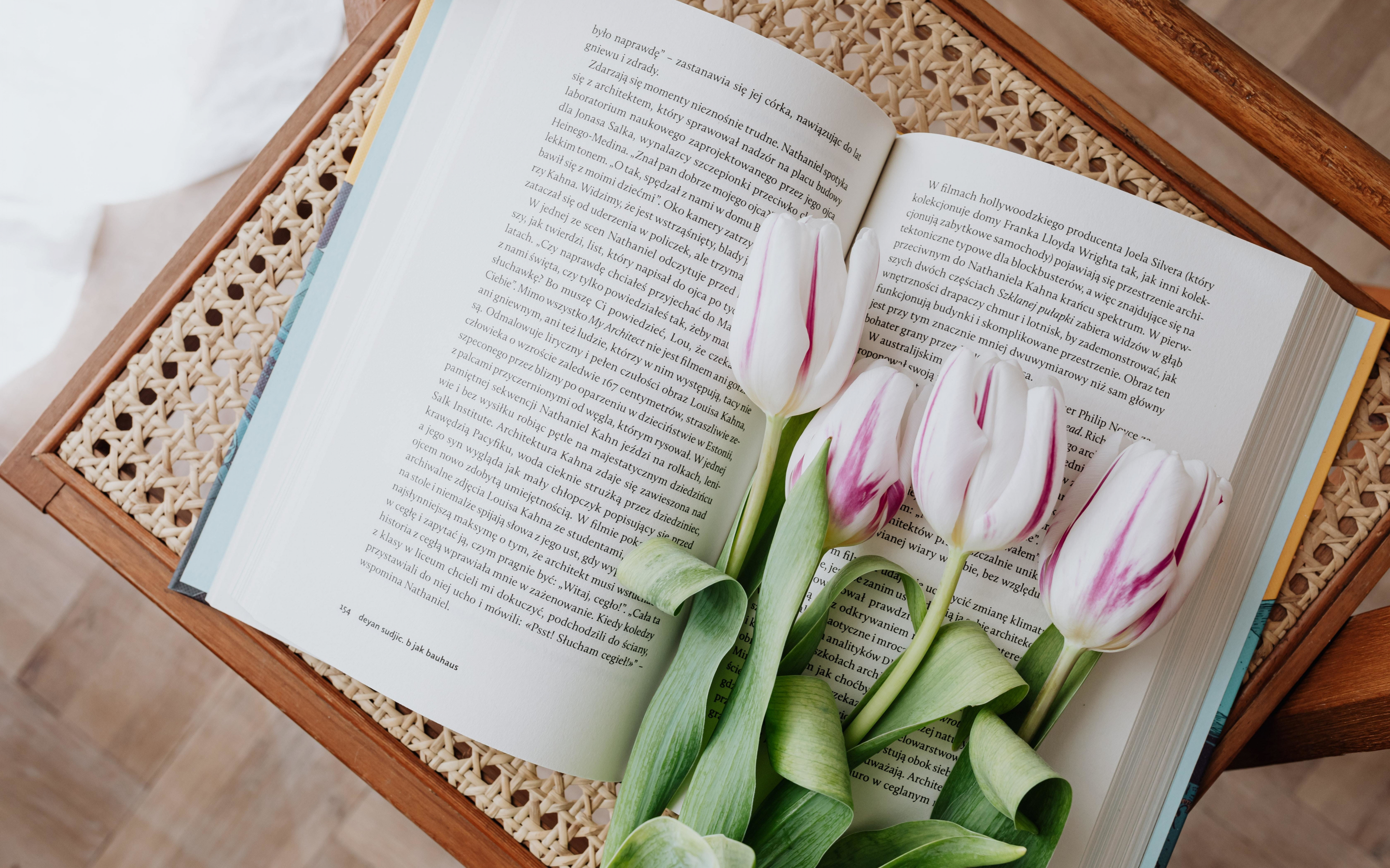 Flowers and book, reading, 2880x1800 wallpaper