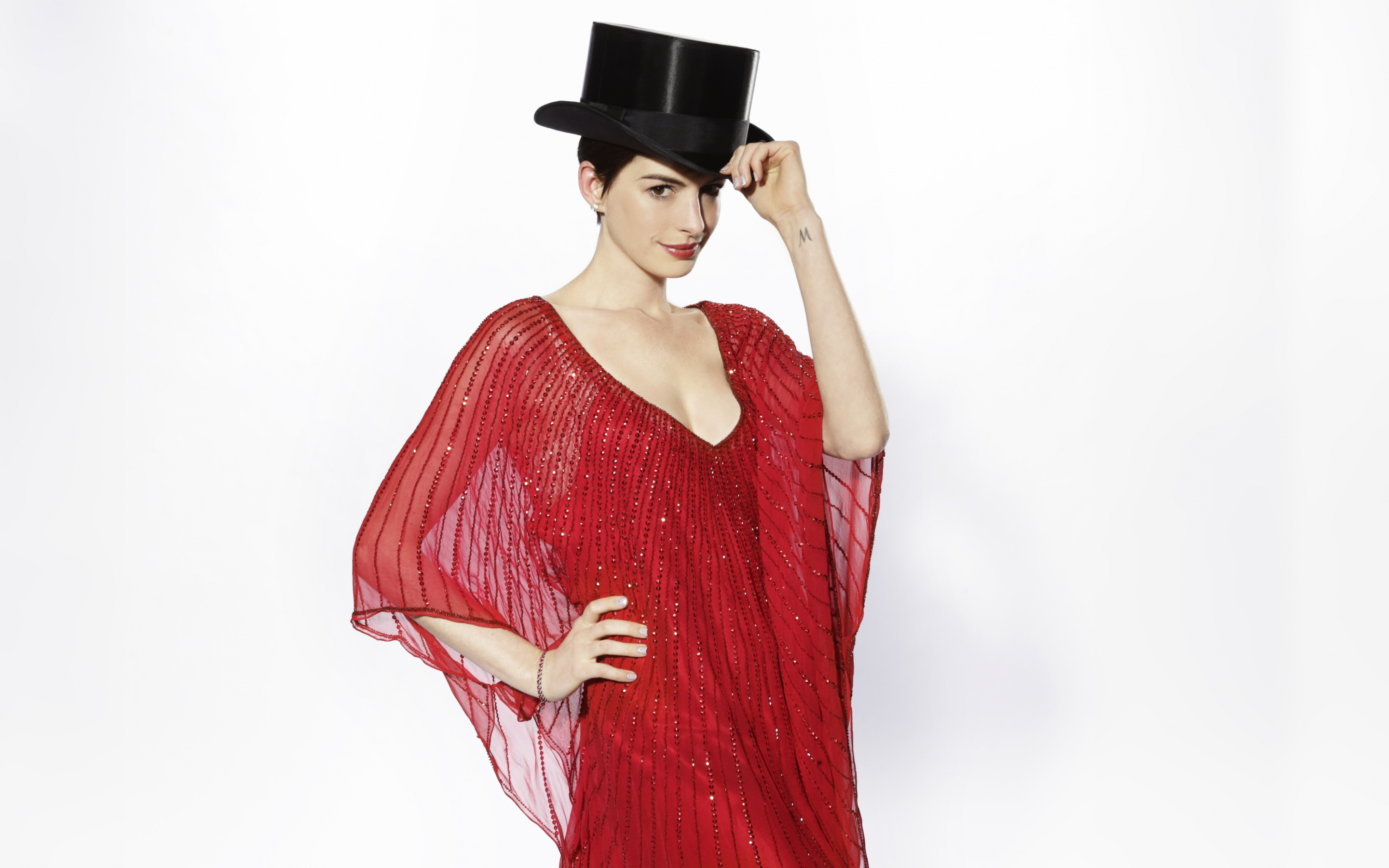 Black hat, Anne Hathaway, red dress, 2880x1800 wallpaper