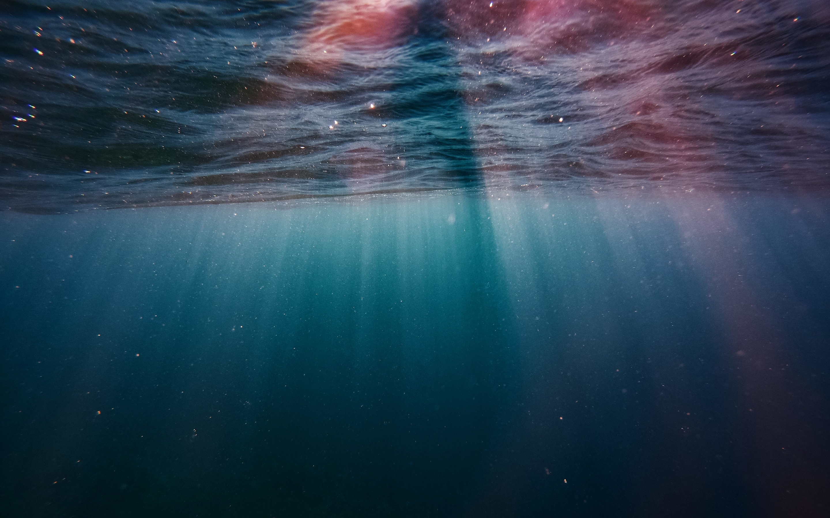 Underwater, sunrays, blue water, sea, 2880x1800 wallpaper