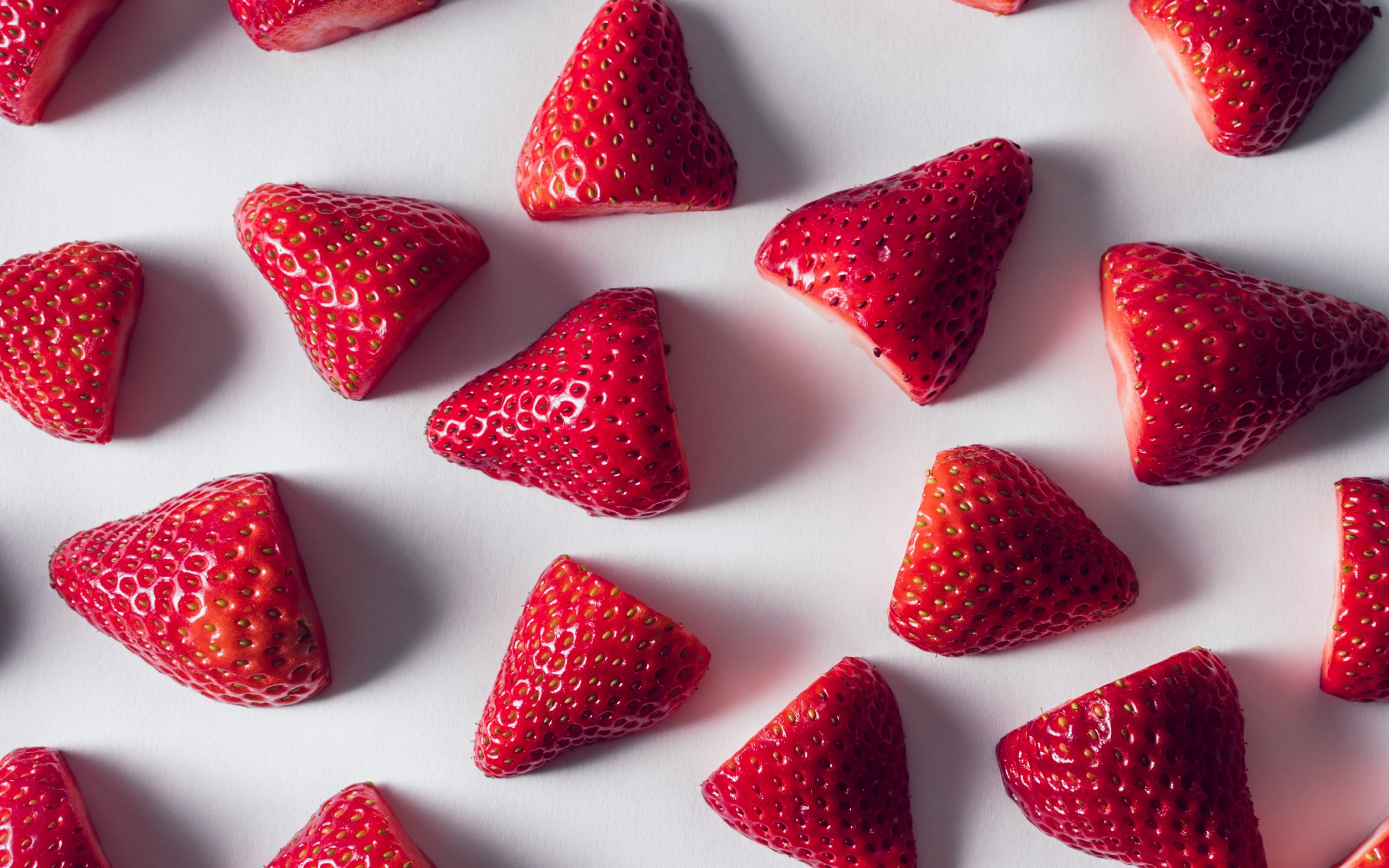 Slices, strawberry, fruits, 2880x1800 wallpaper