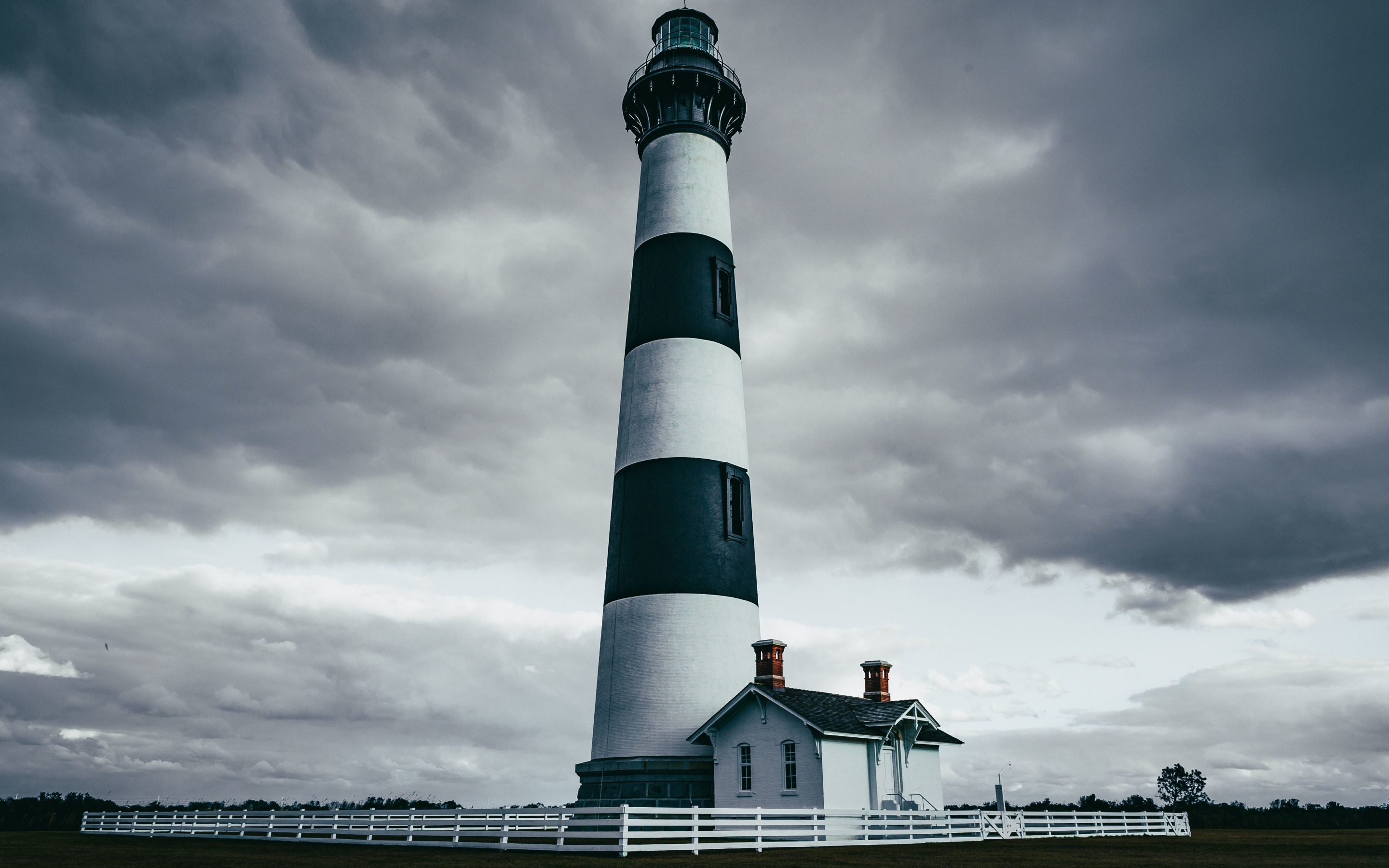 Lighthouse, fence, clouds, building, 2880x1800 wallpaper