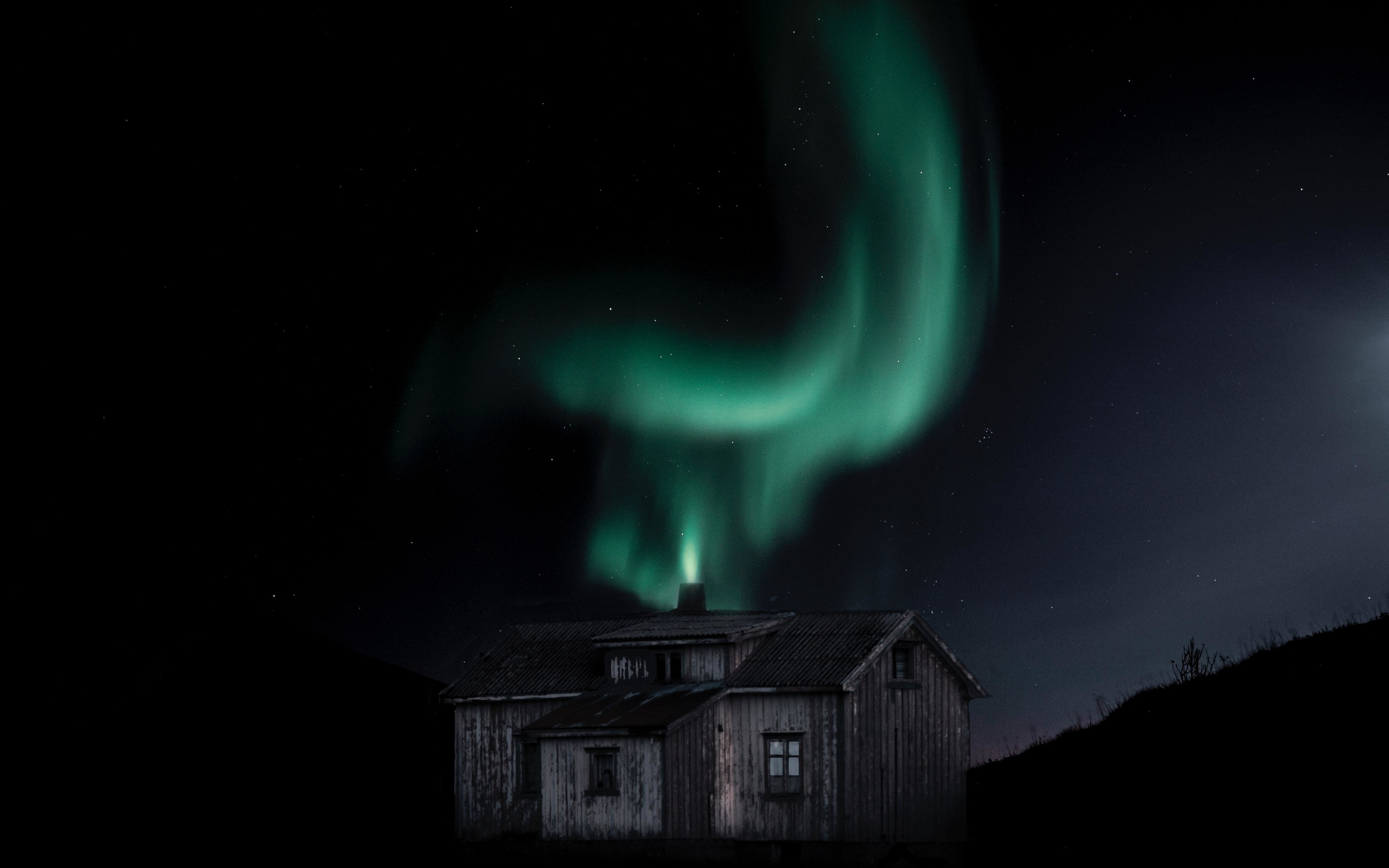 Hut, northern lights, night, 2880x1800 wallpaper