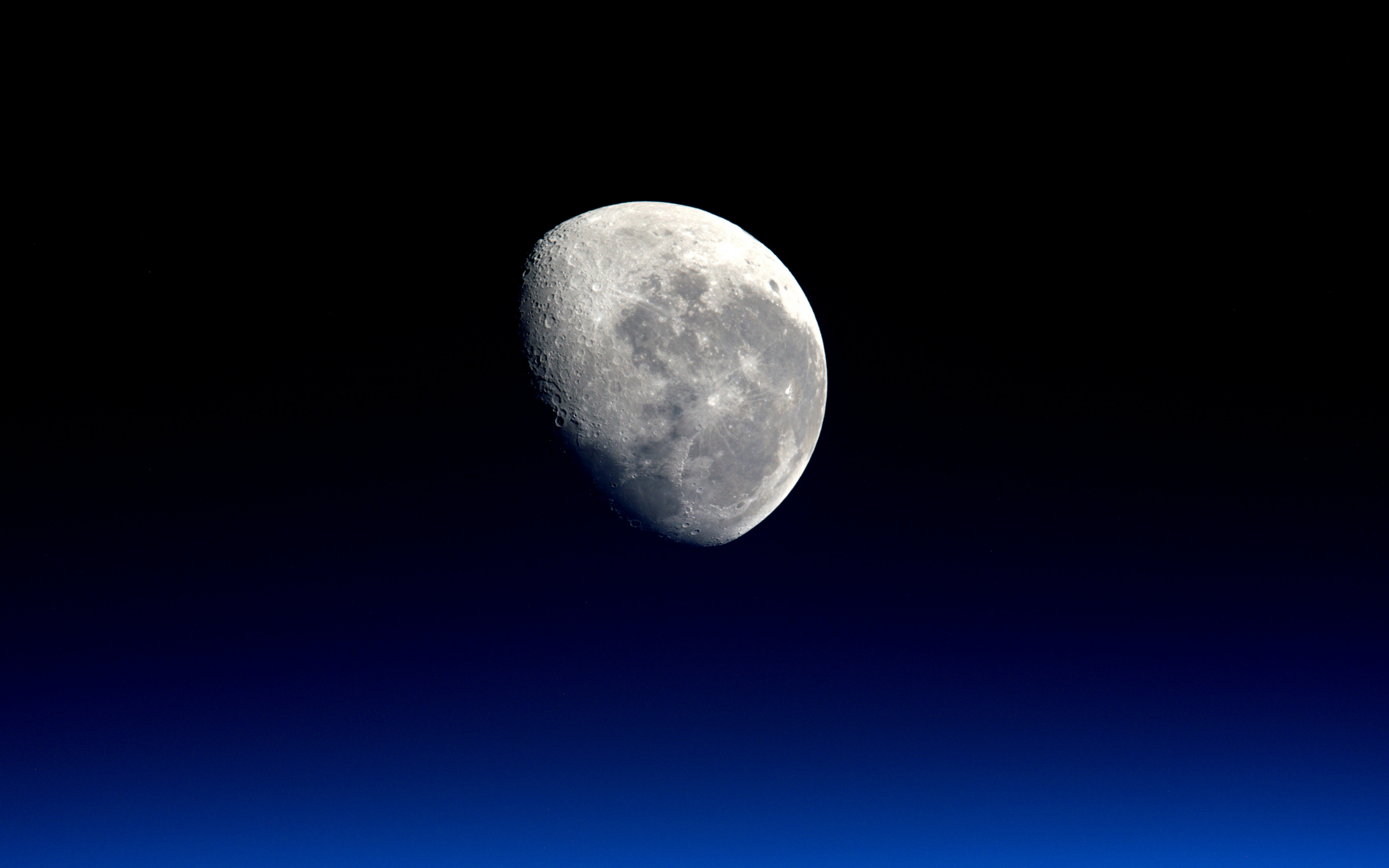 Moon, gradient, planet, close up, 2880x1800 wallpaper