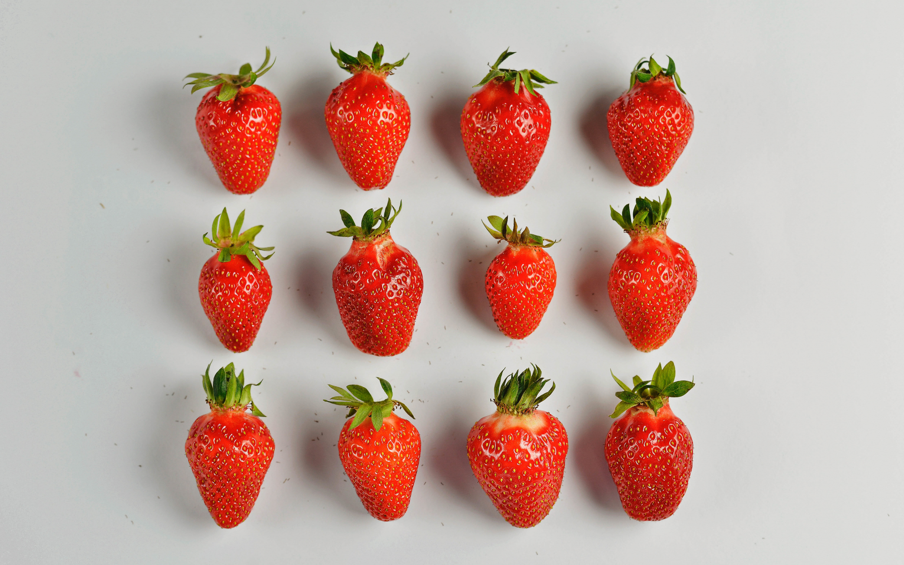 Strawberries, berries, arranged, minimalism, 2880x1800 wallpaper