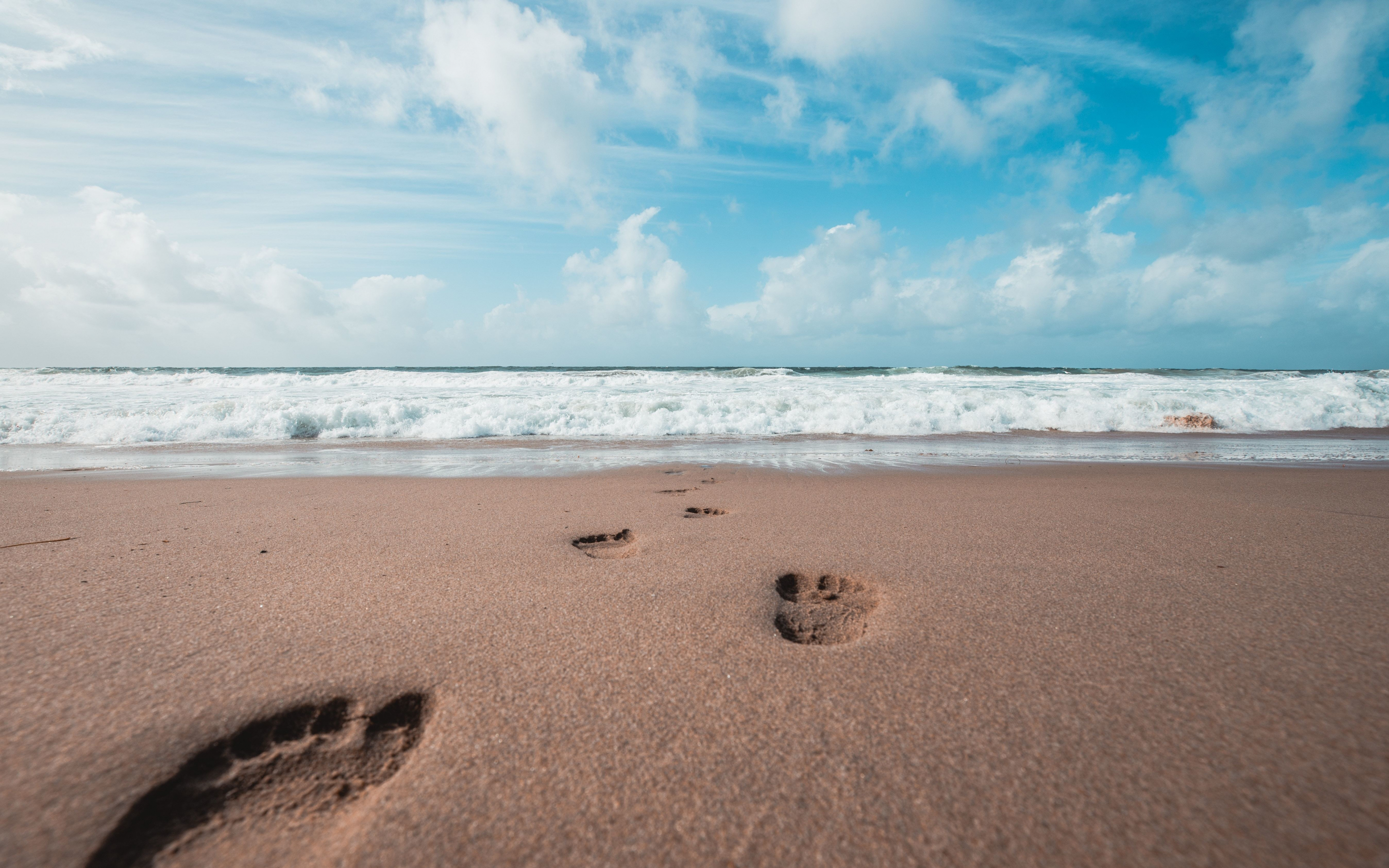Foot marks, sand, close up, beach, 2880x1800 wallpaper