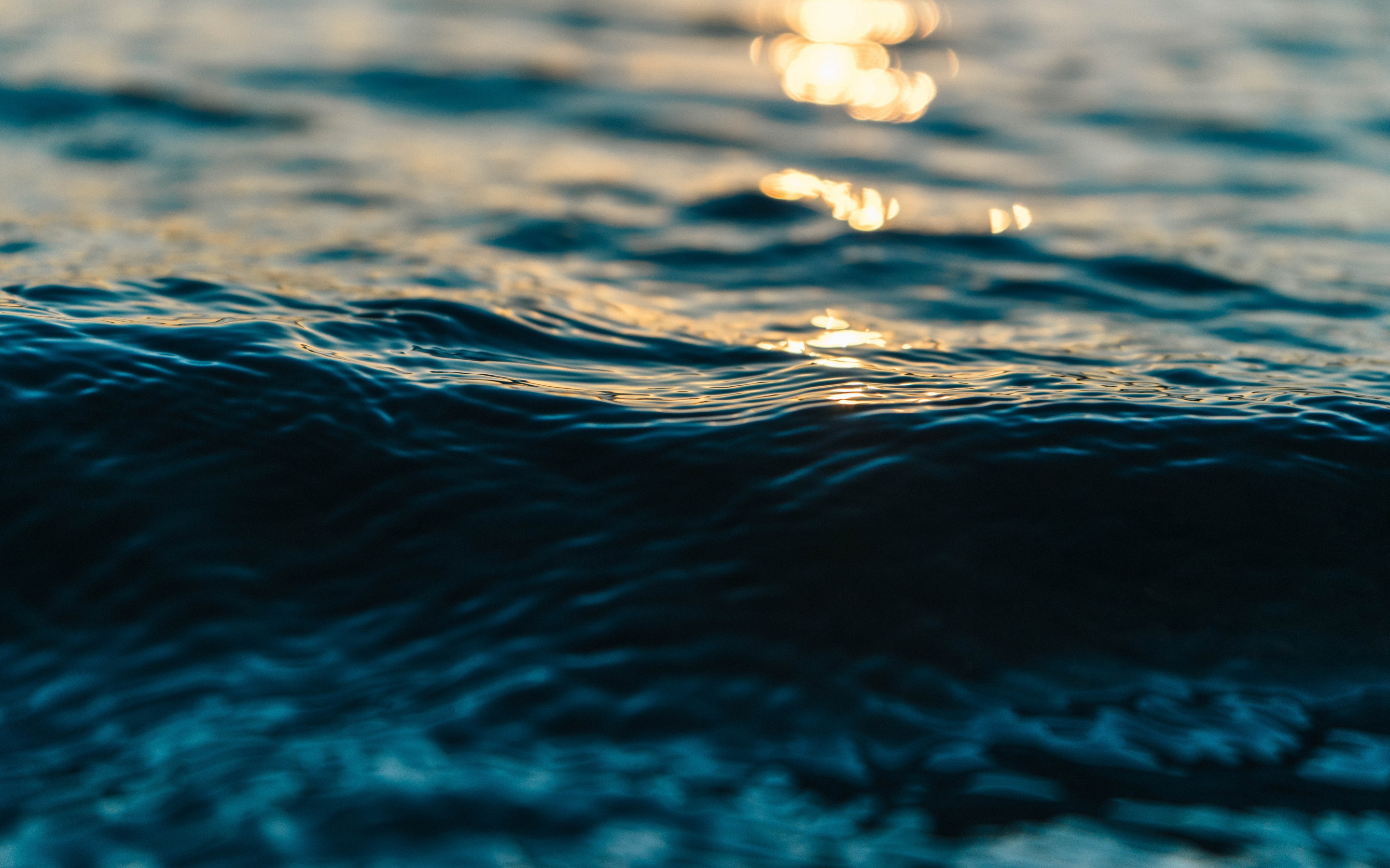 Water waves, ripples, close up, 2880x1800 wallpaper