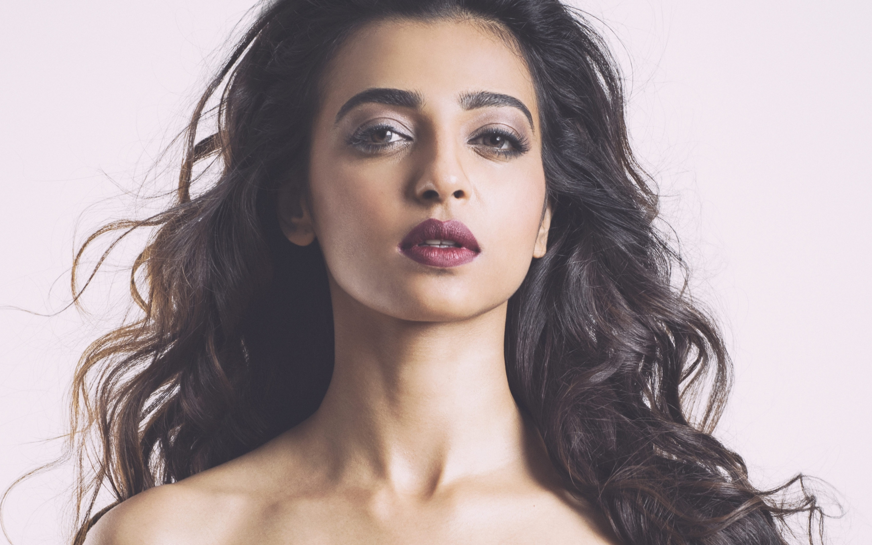 Radhika Apte, actress, makeup, hot, 2018, 2880x1800 wallpaper