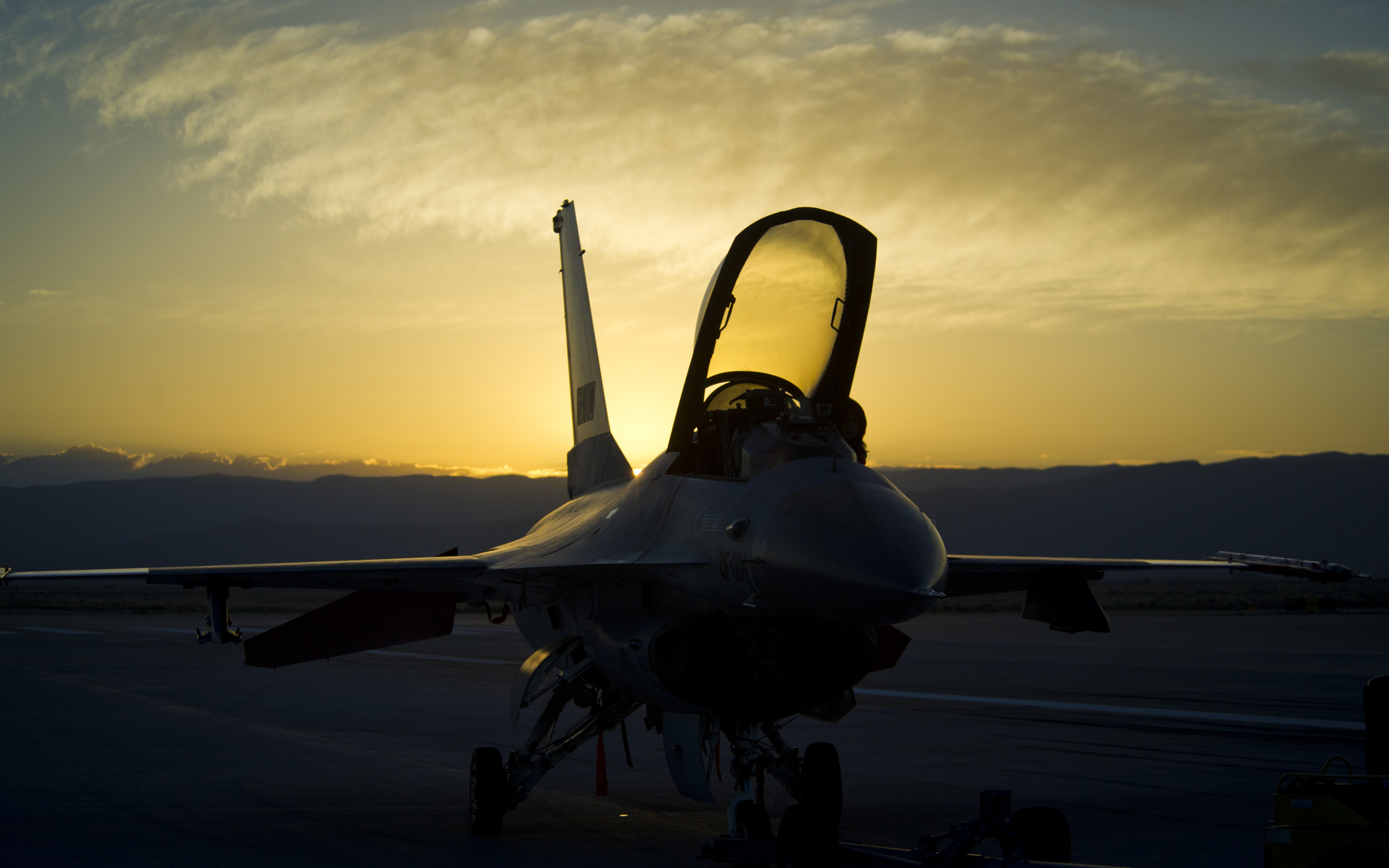 Sunset, military, General Dynamics F-16 Fighting Falcon, fighter aircraft, 2880x1800 wallpaper