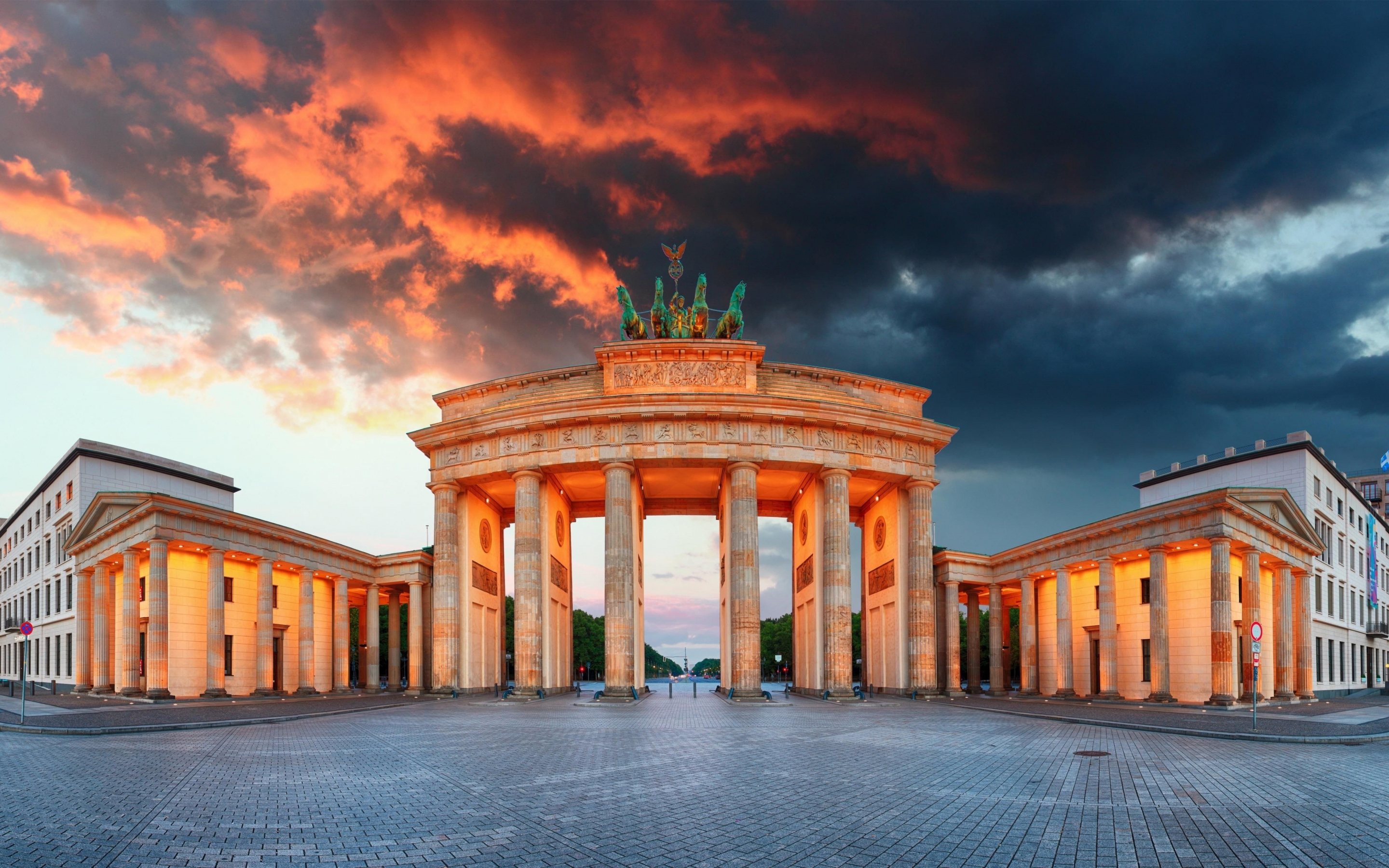 Brandenburg Gate, Ancient architecture of Berlin, city, 2880x1800 wallpaper