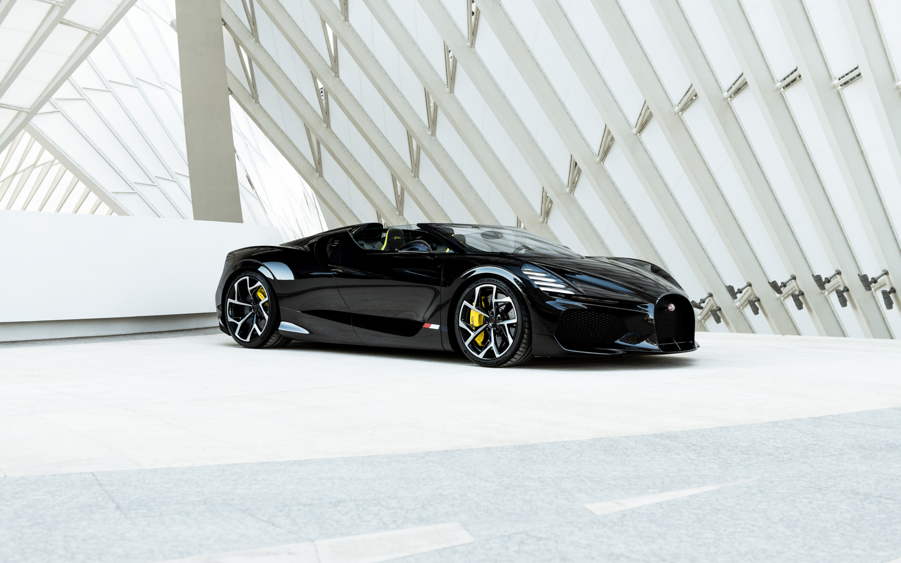 Bugatti W16 Mistral black, luxury car, 2024, 2880x1800 wallpaper