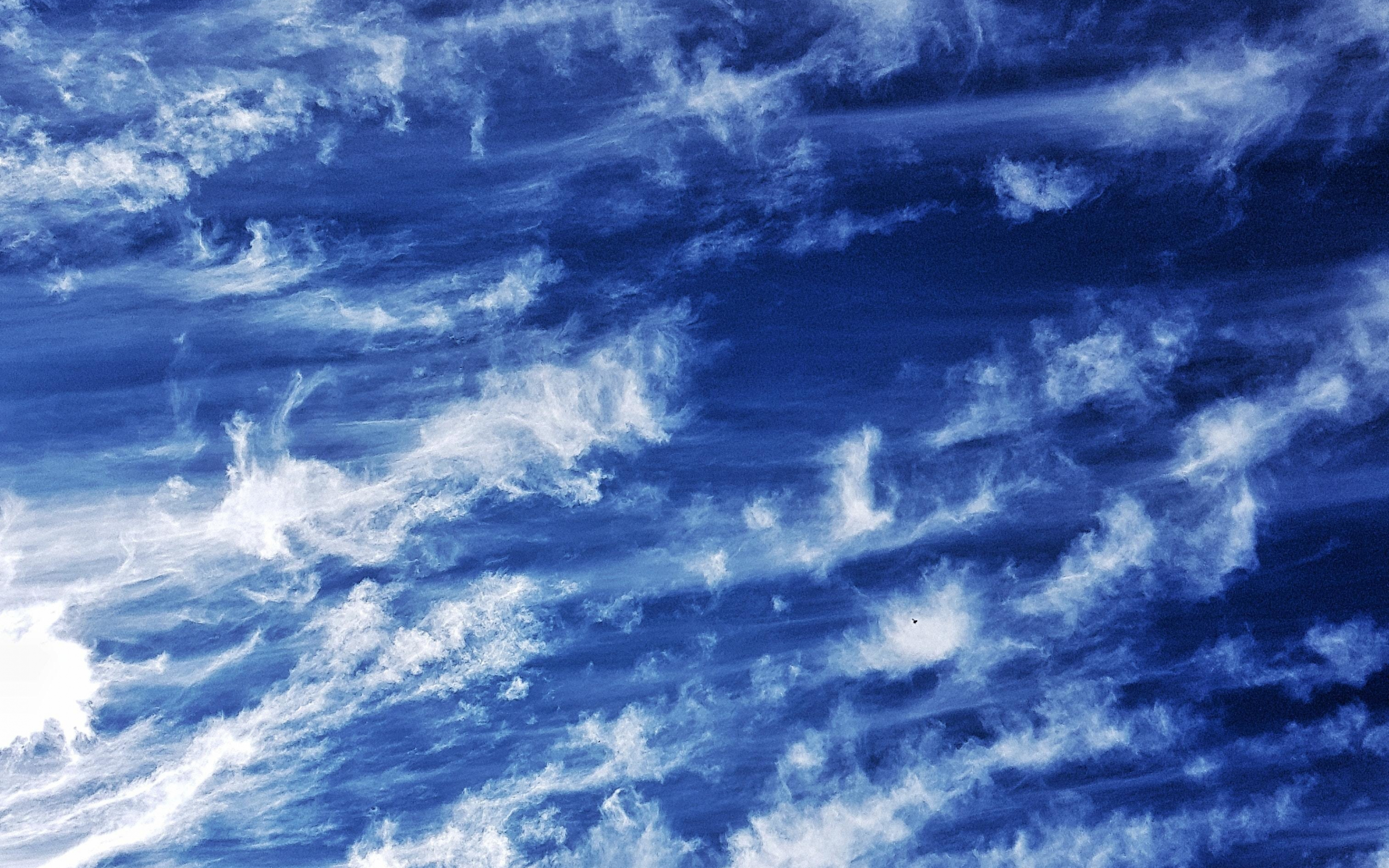 Blue sky, sunny day, white clouds, 2880x1800 wallpaper