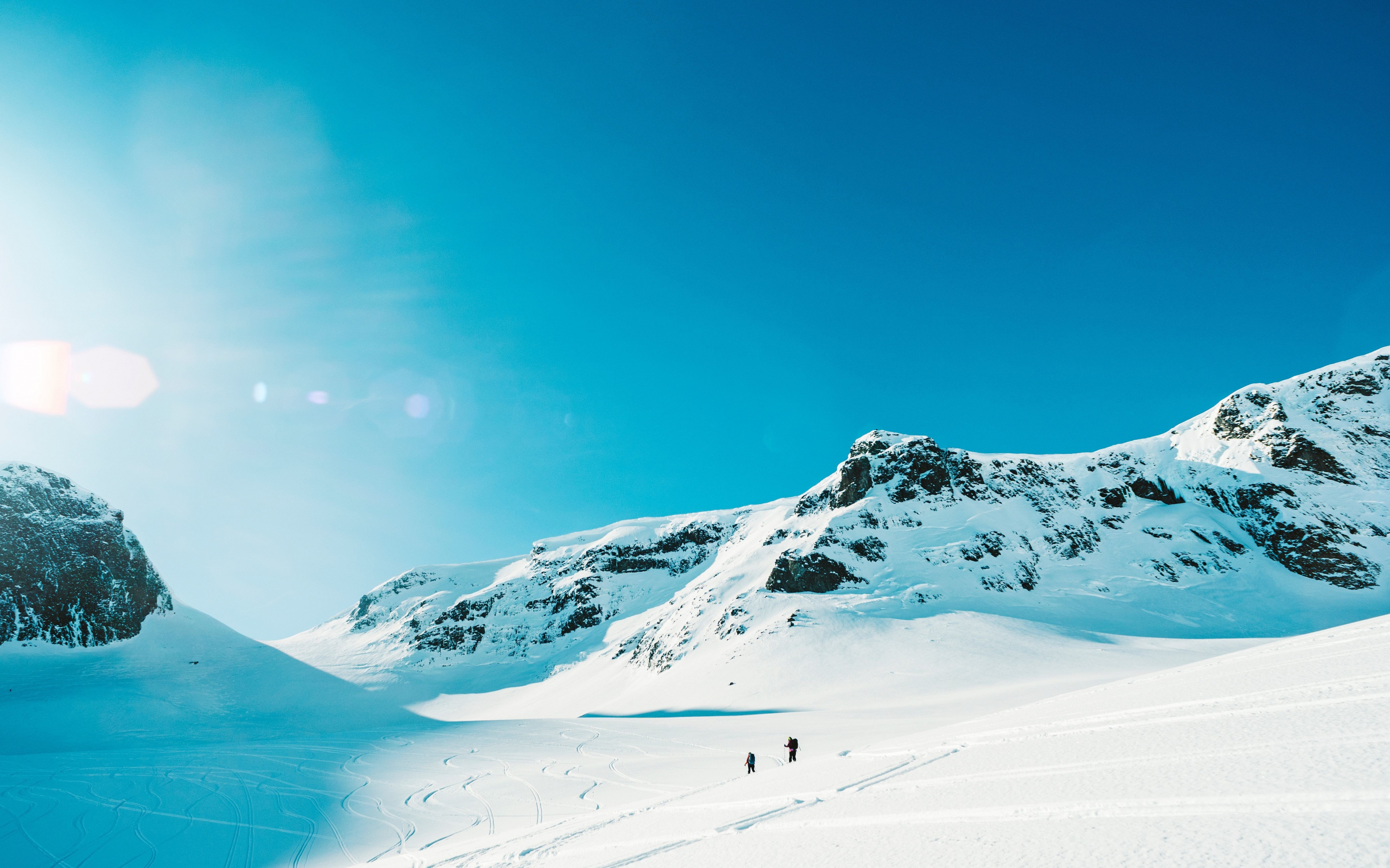 Skiers, tourists, snow, landscape, 2880x1800 wallpaper