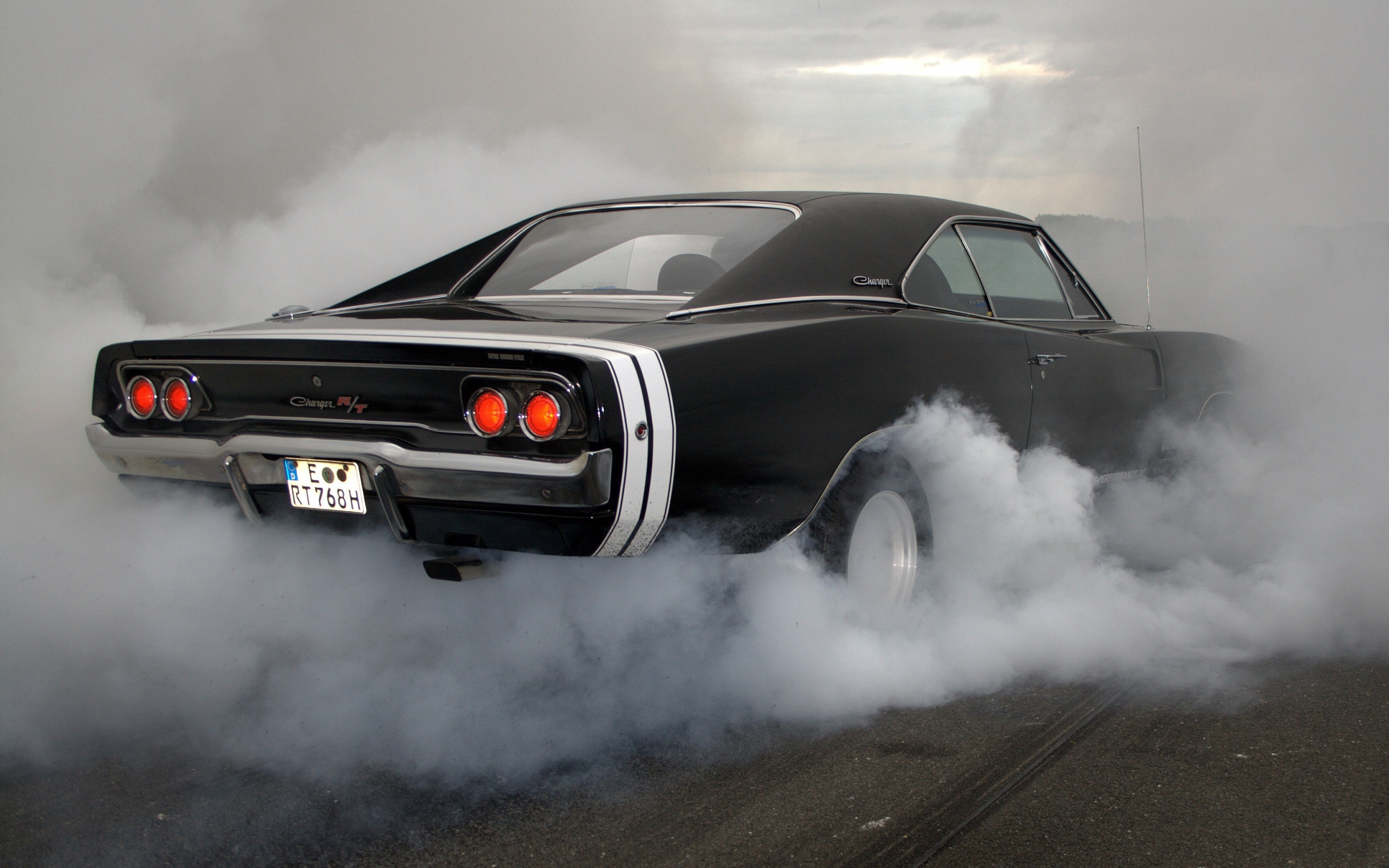 Dodge Charger R/T, muscle car, rear, smoke, 2880x1800 wallpaper
