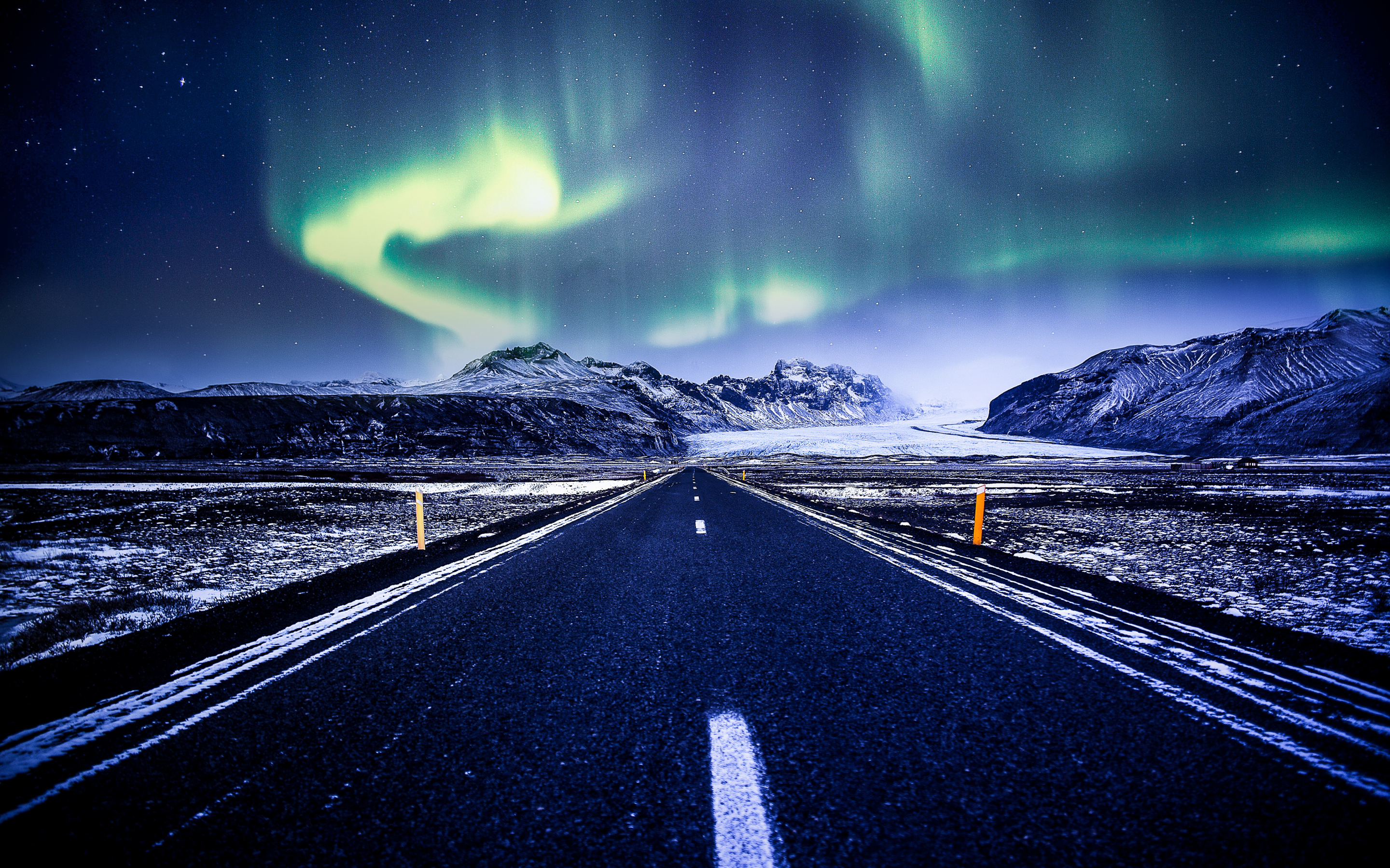 Aurora Borealis, Northern Lights, highway, road, winter, 2880x1800 wallpaper