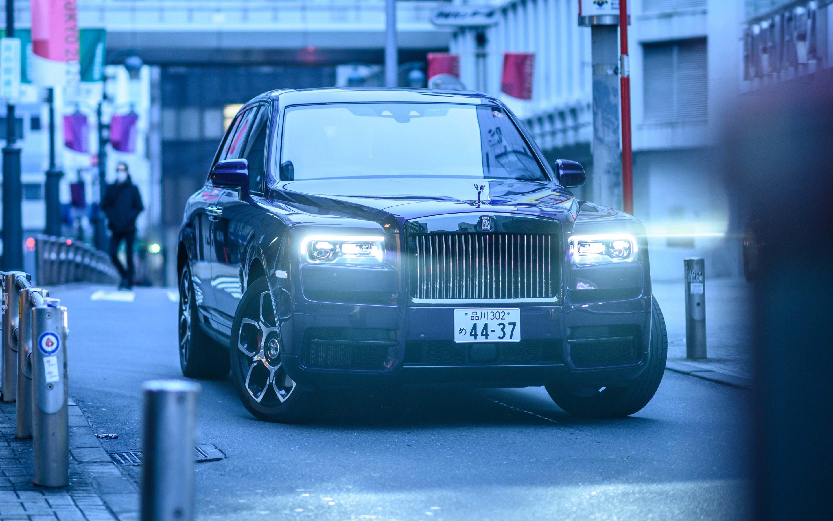 Luxurious car, headlight, Rolls-Royce Cullinan, 2880x1800 wallpaper