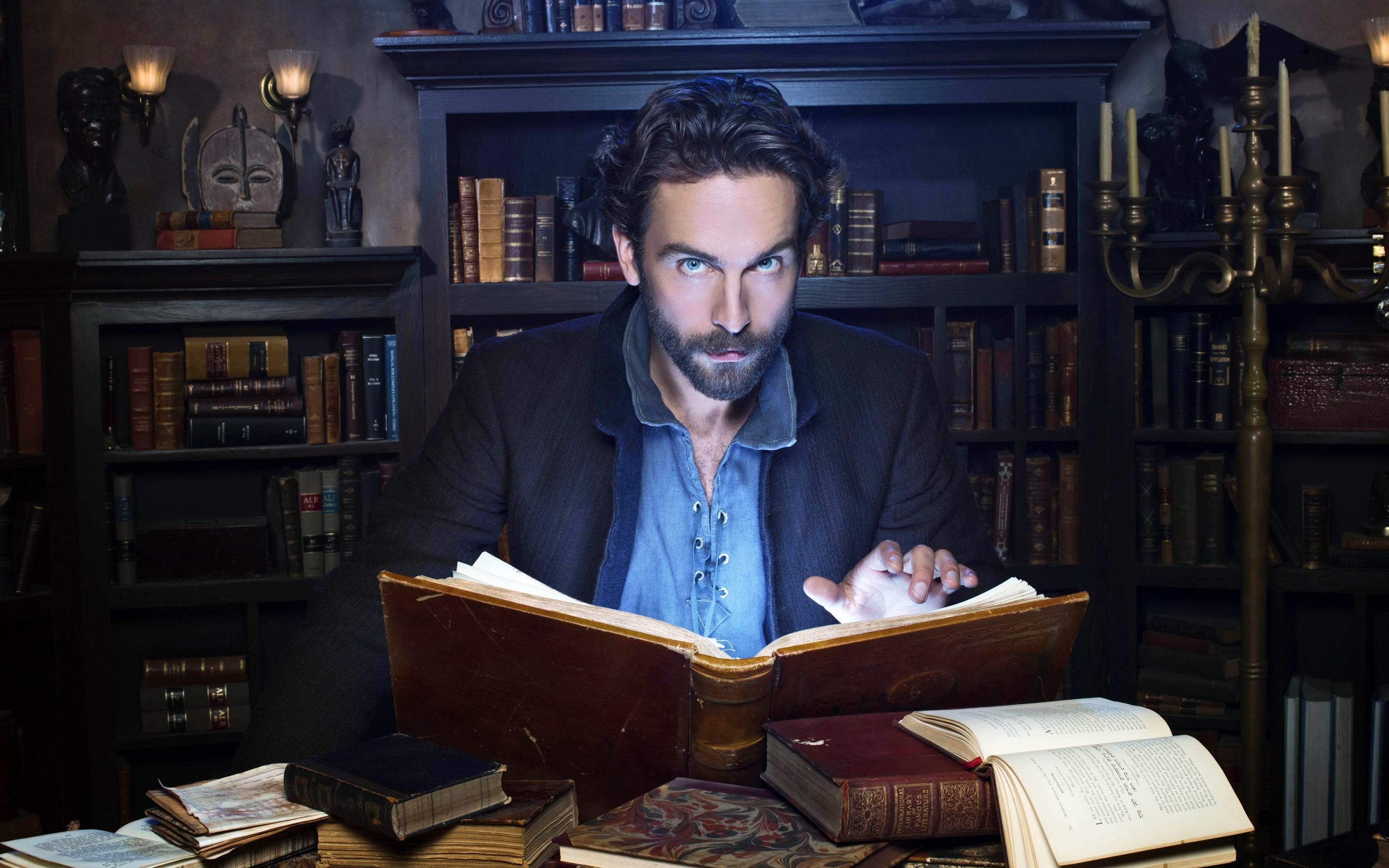 Tom Mison, Sleepy hollow, reading book, actor, tv series, library, 2880x1800 wallpaper
