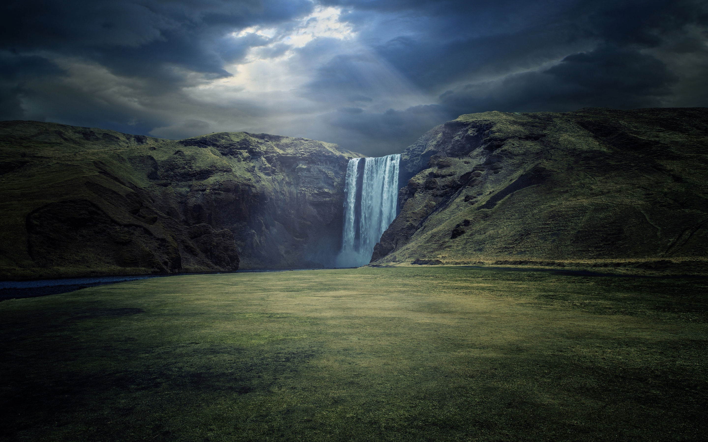 skógafoss waterfalls of Iceland, cliffs, green landscape, nature, 2880x1800 wallpaper