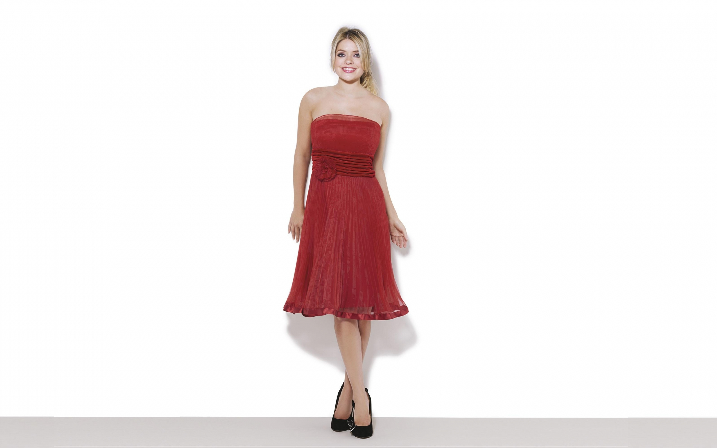 Smile, red dress, Holly Willoughby, 2880x1800 wallpaper