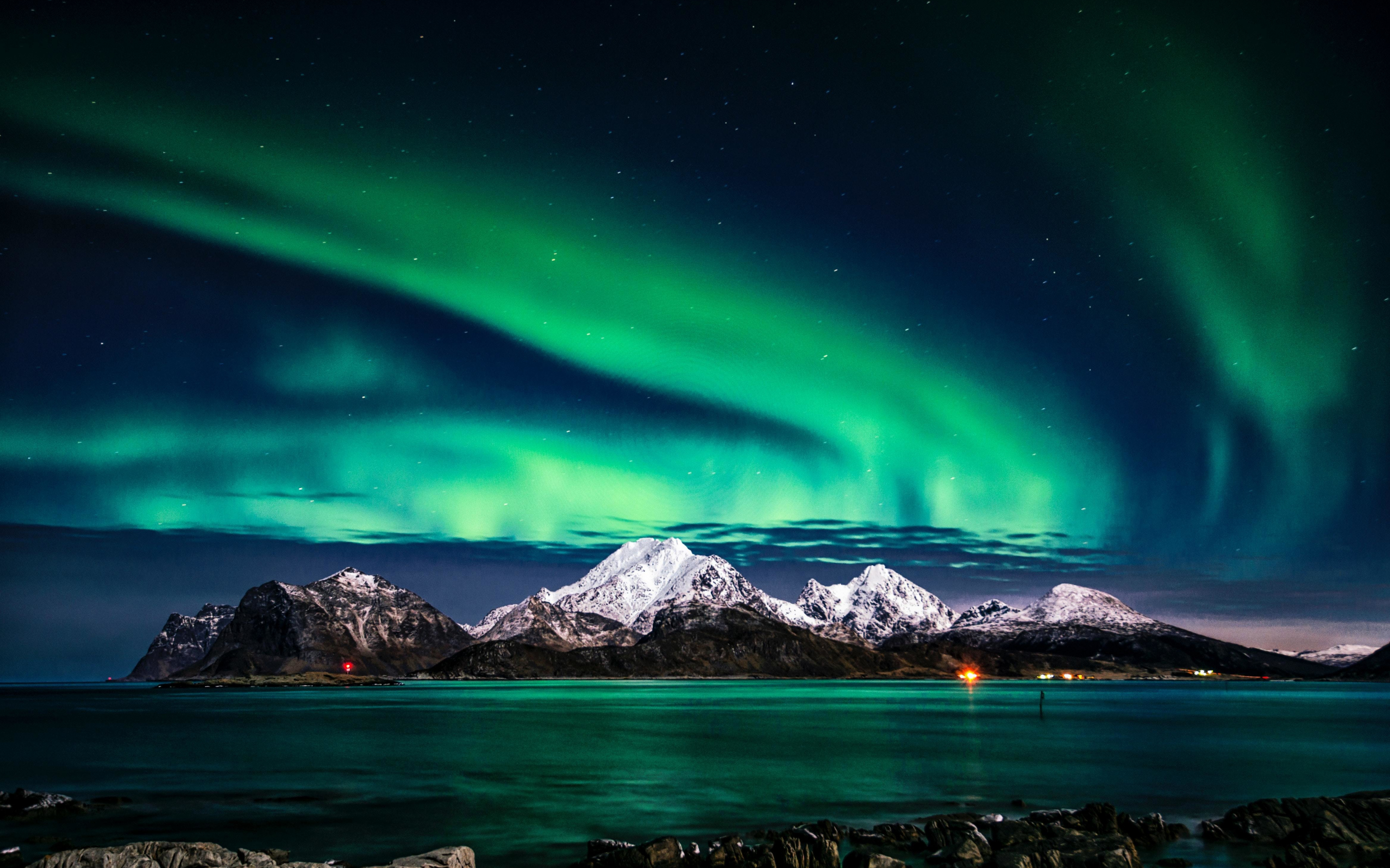Aurora Borealis, green lights, sky, night, Europe, 2880x1800 wallpaper