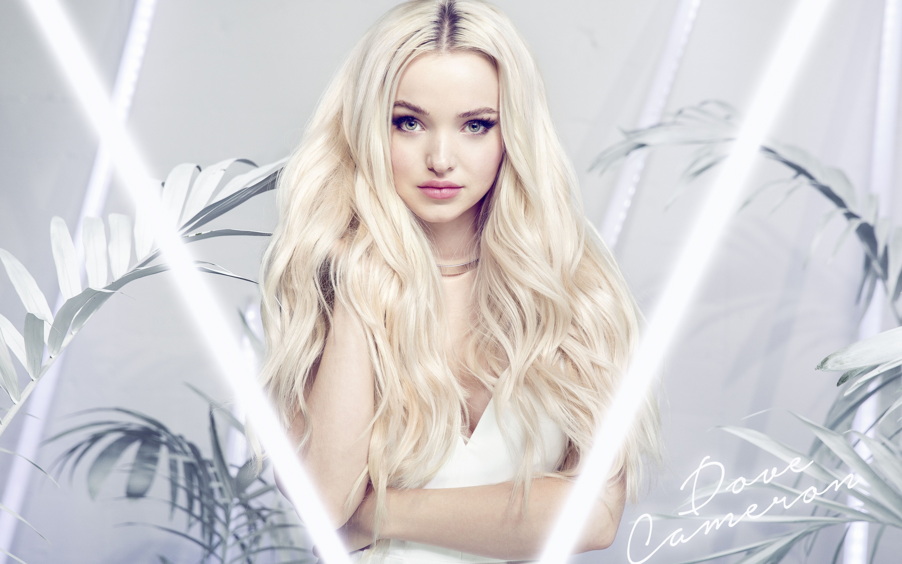 beautiful and blonde dove cameron