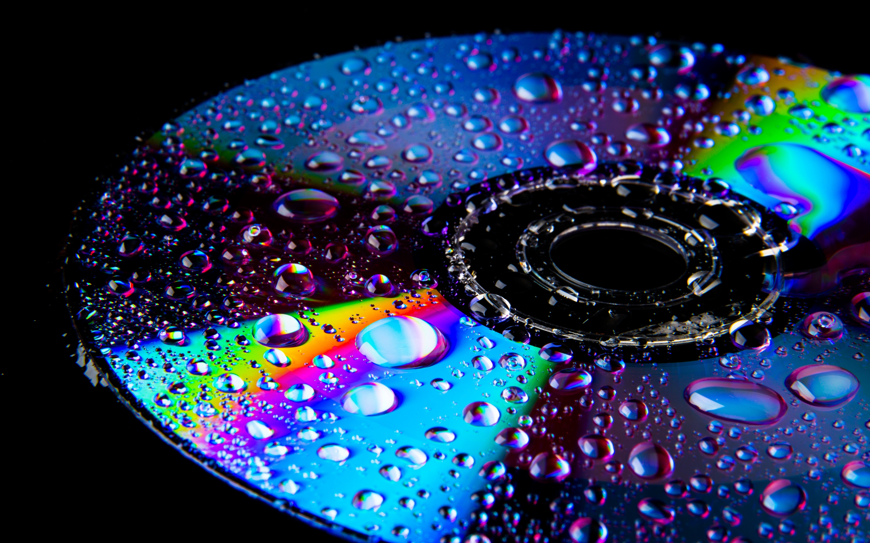 Disk, wet surface, drops, colorful, reflections, 2880x1800 wallpaper