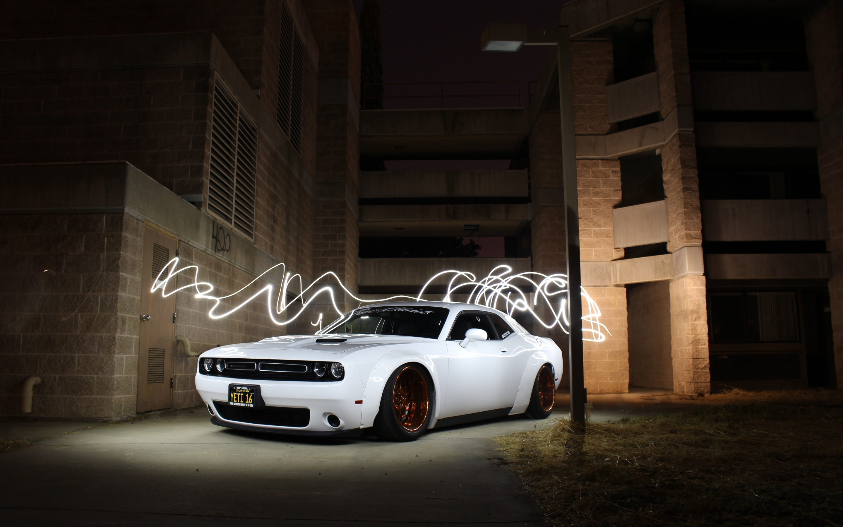 White muscle car, Dodge Challenger, 2880x1800 wallpaper