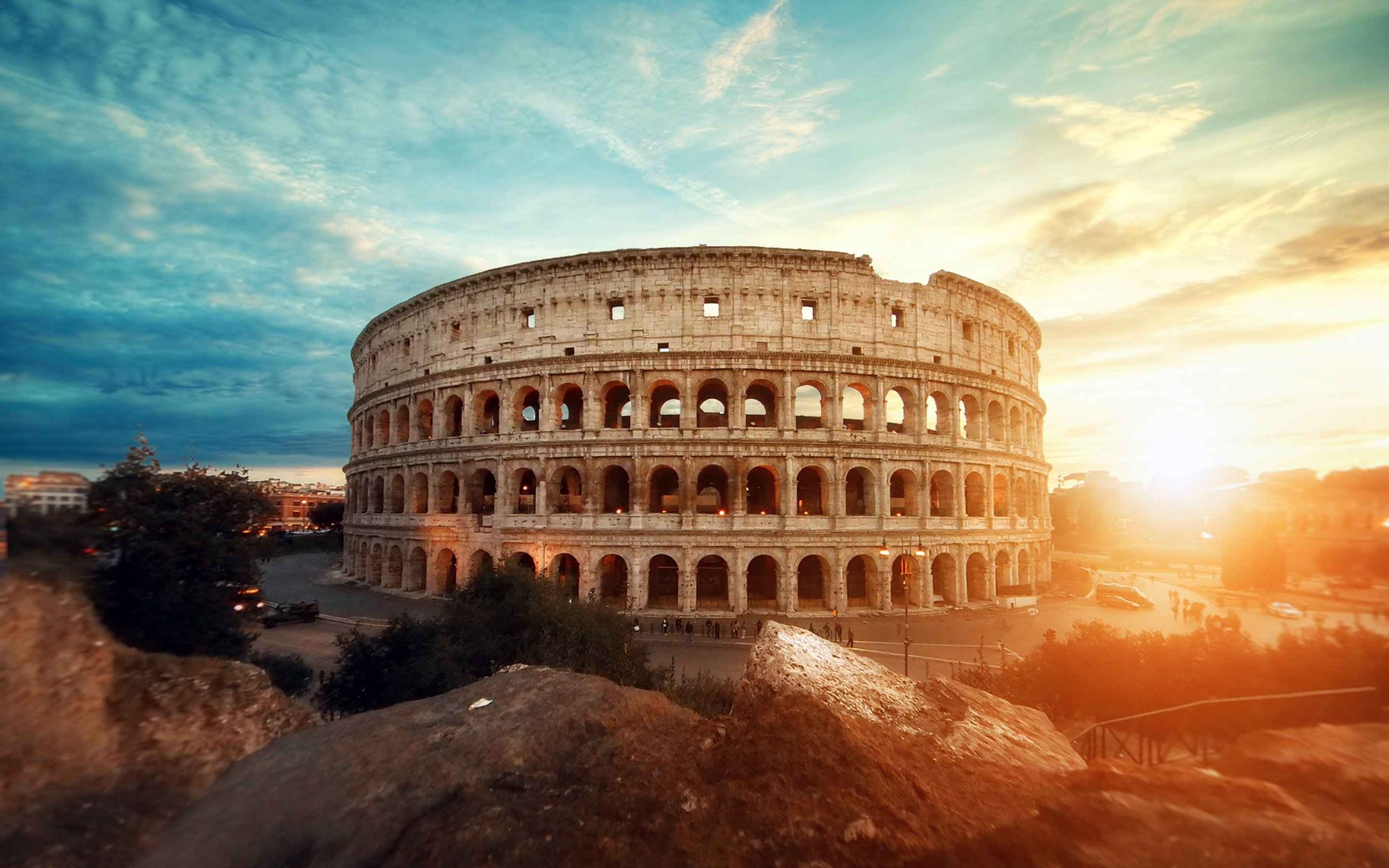 Colosseum, ancient architecture, Rome, 2880x1800 wallpaper