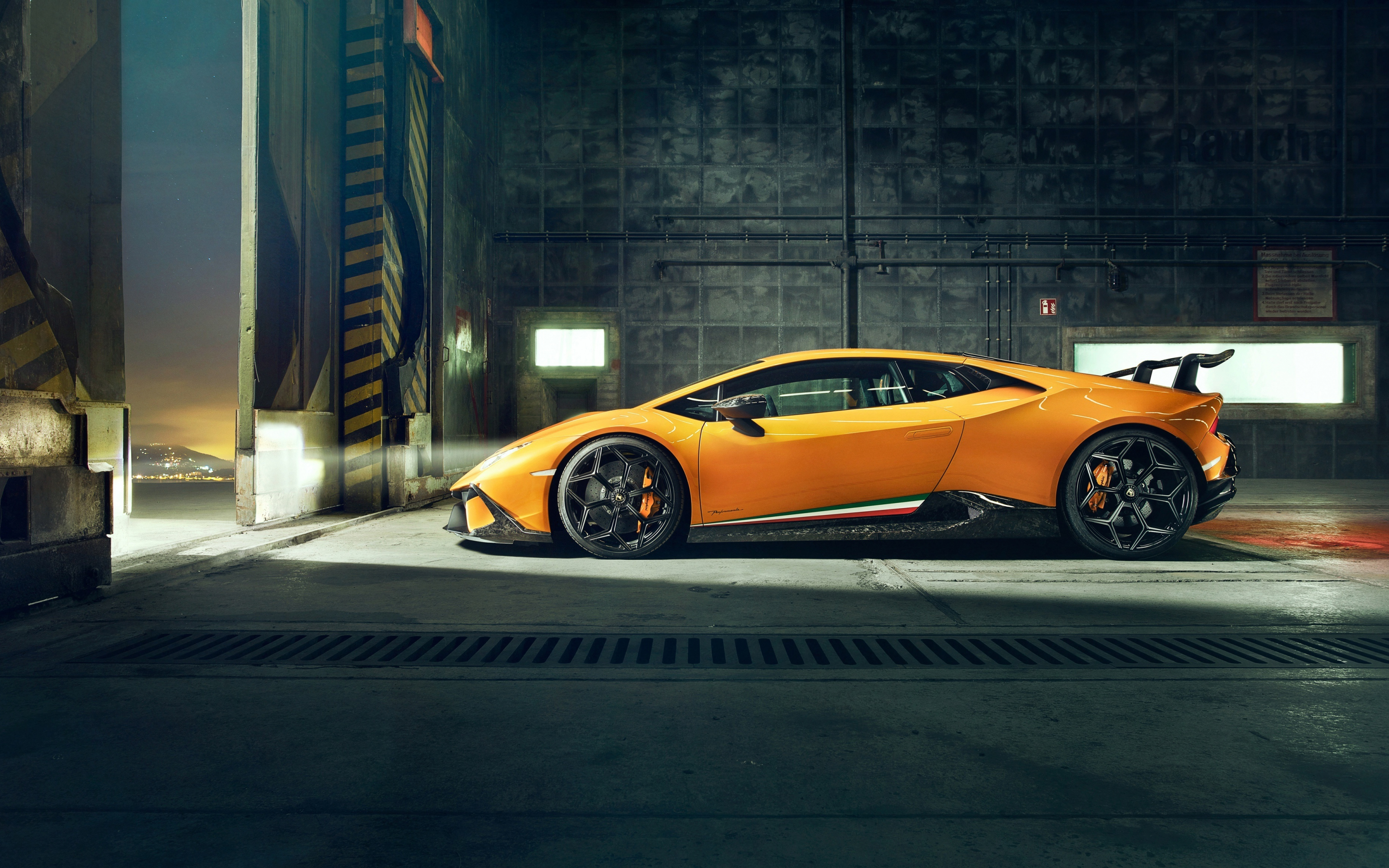 Lamborghini Huracan Performante, side view, 2880x1800 wallpaper