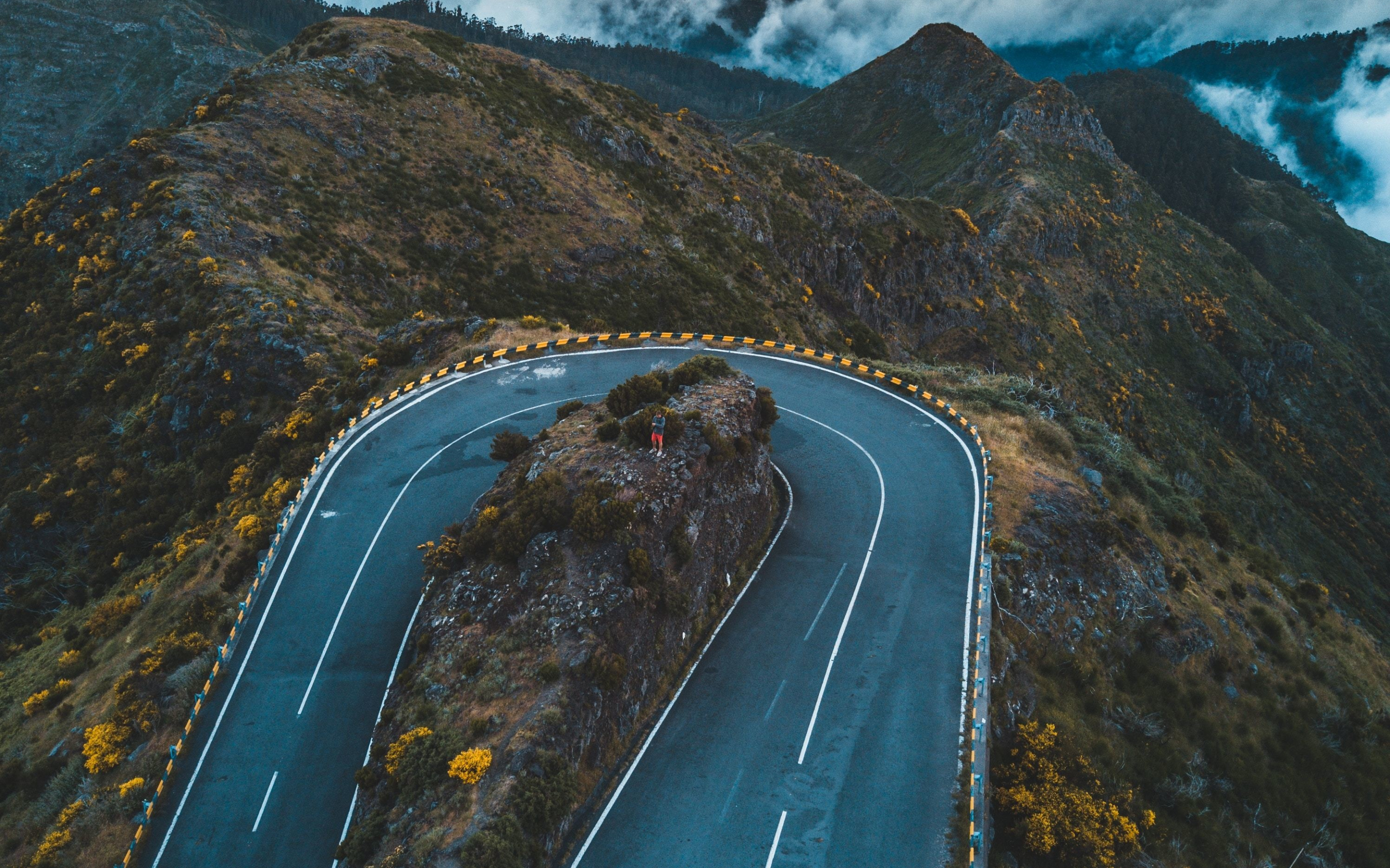 Aerial view, highway, road's turn, mountains, 2880x1800 wallpaper