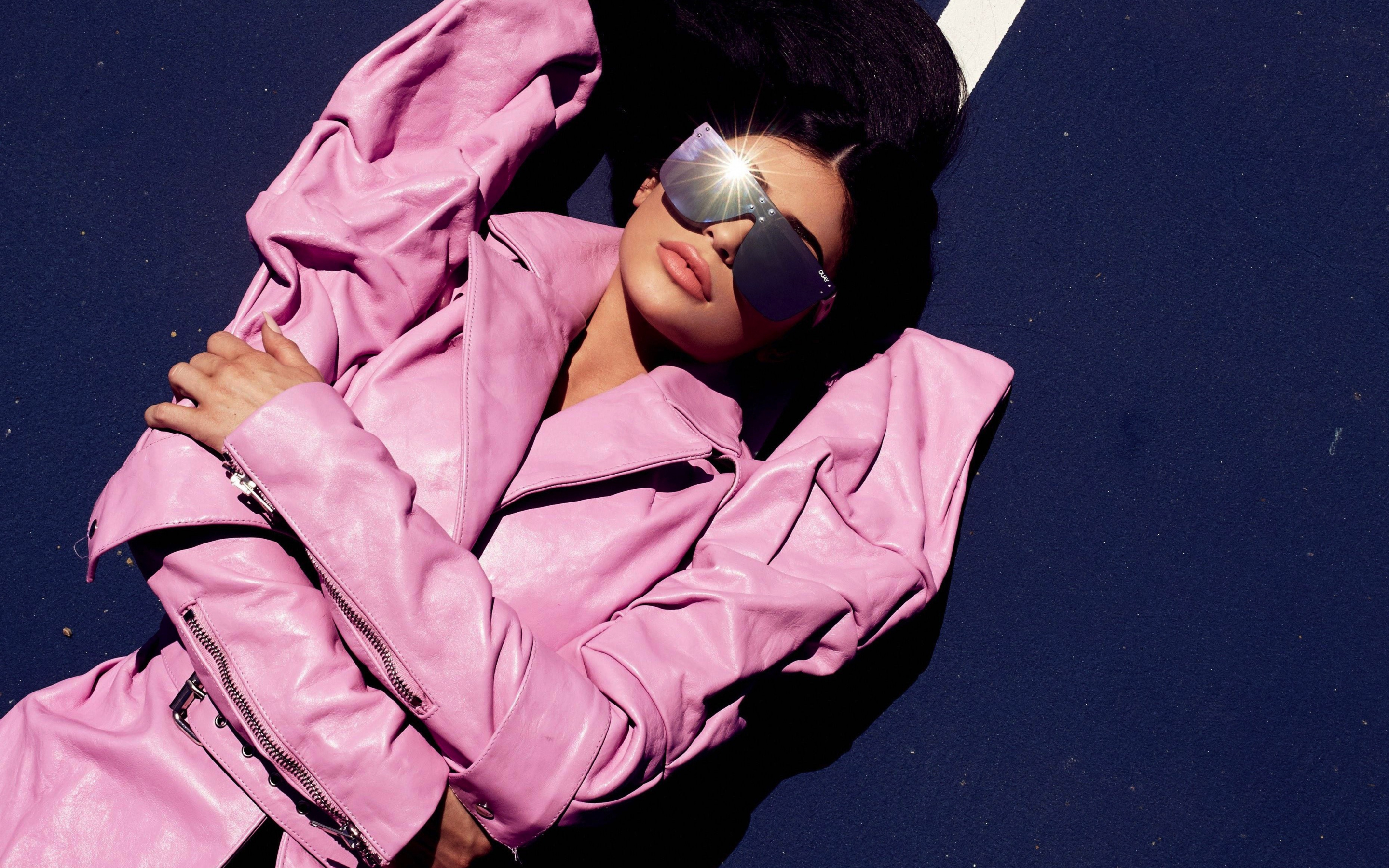 Kylie Jenner, pink dress, sunglasses, lying down, 2880x1800 wallpaper