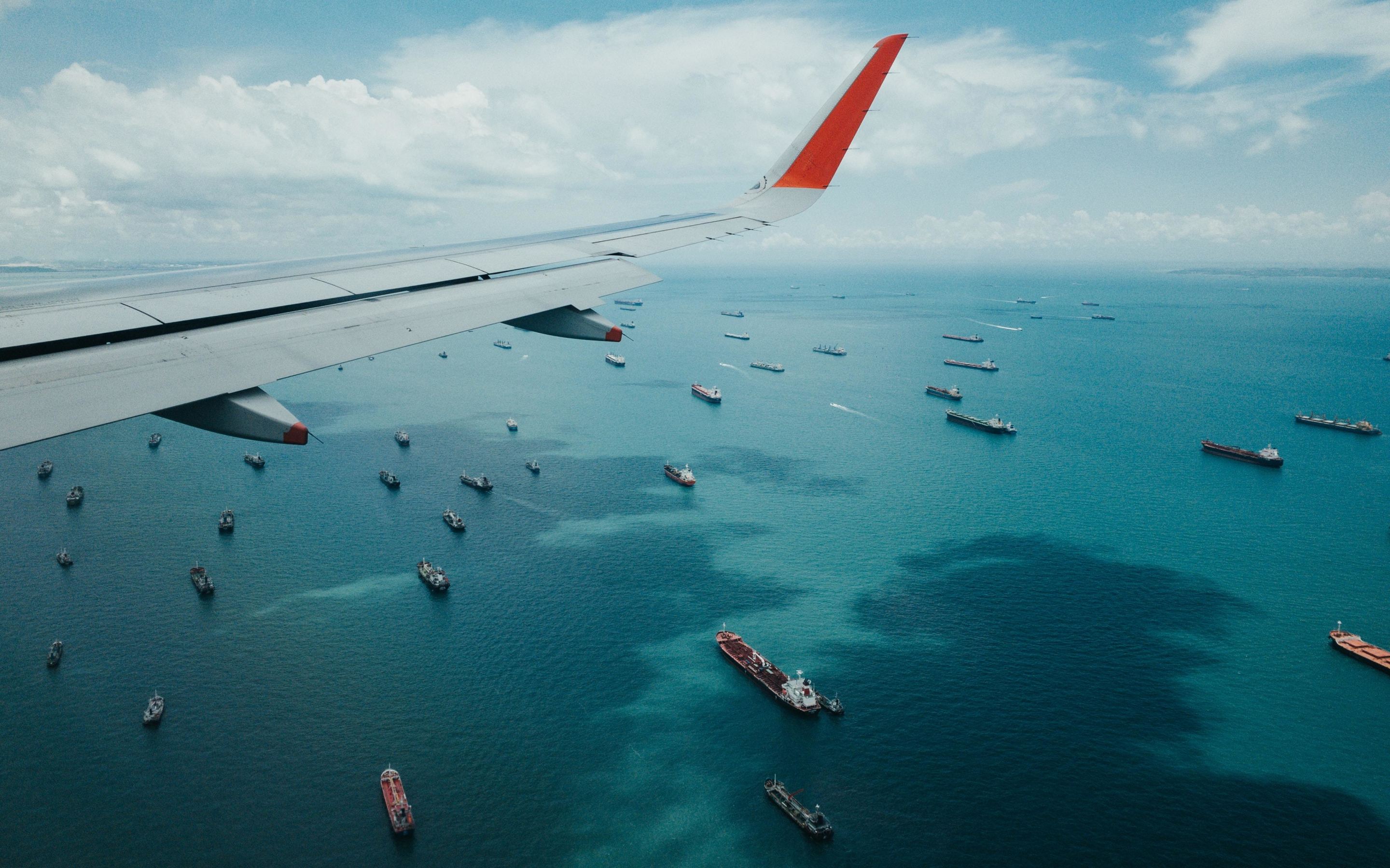 Airplane wing, boat, sea, aerial view, 2880x1800 wallpaper