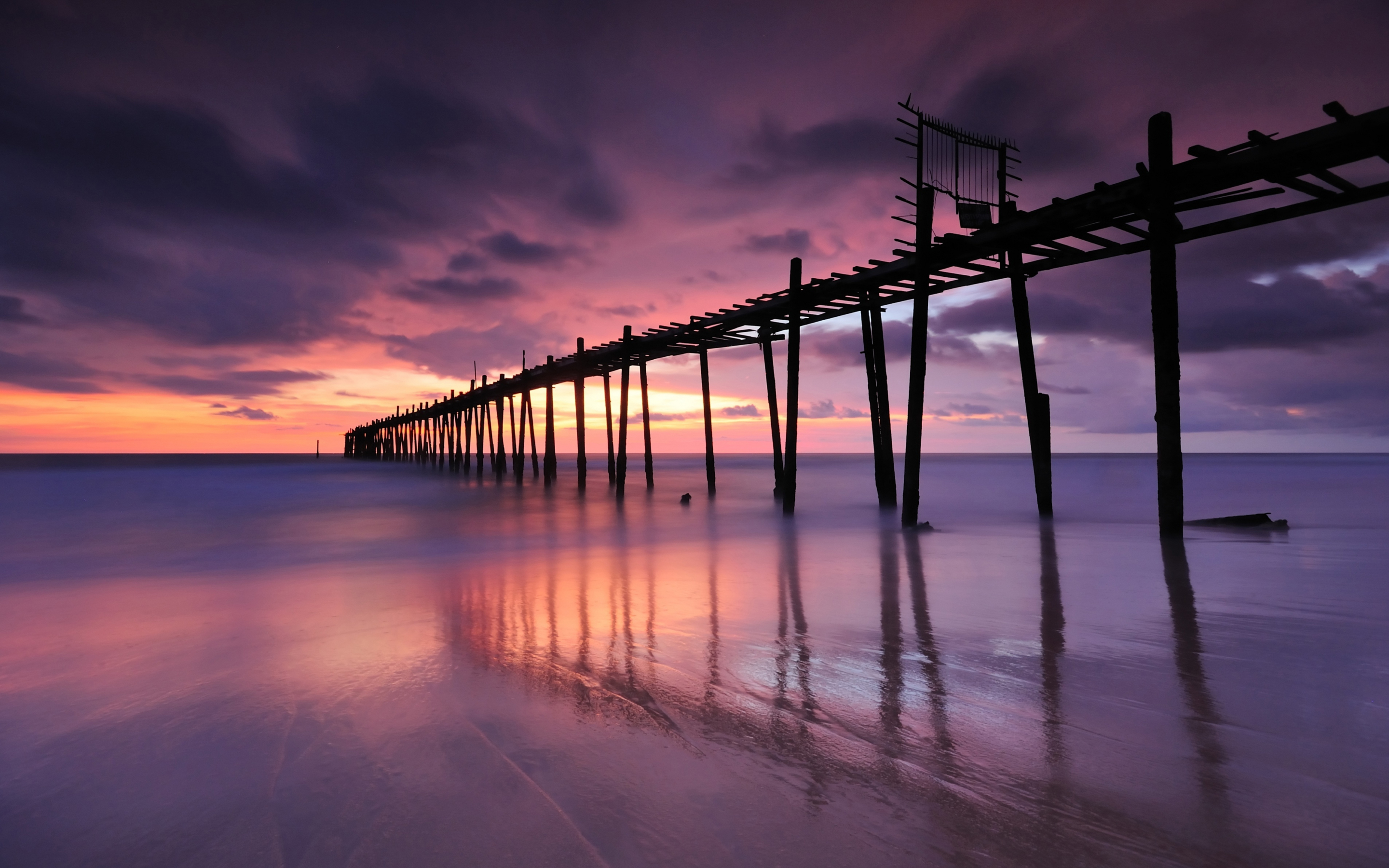 Wooden old pier, beach, sunset, 2880x1800 wallpaper