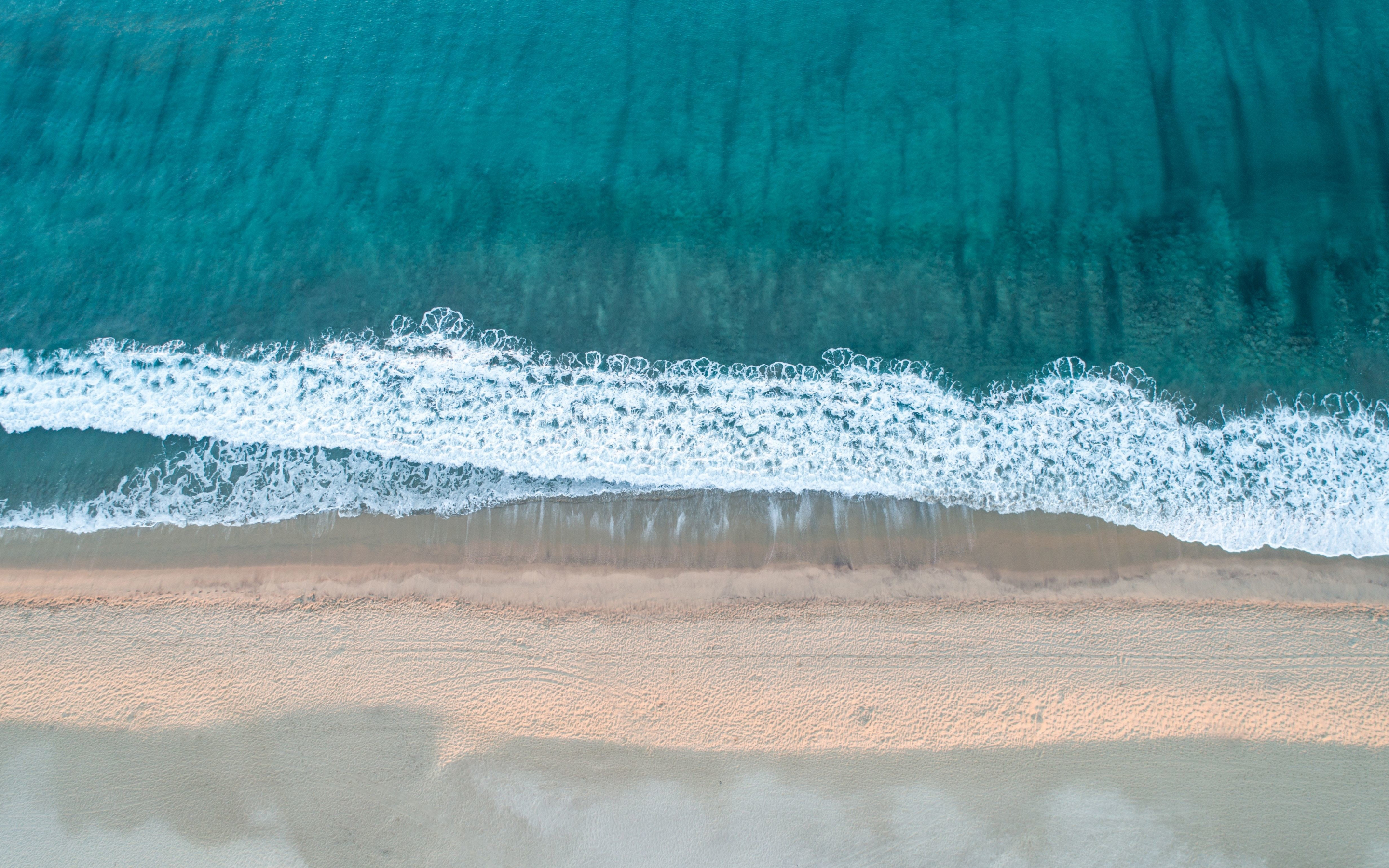 Calm and relaxed, beach, sea waves, 2880x1800 wallpaper