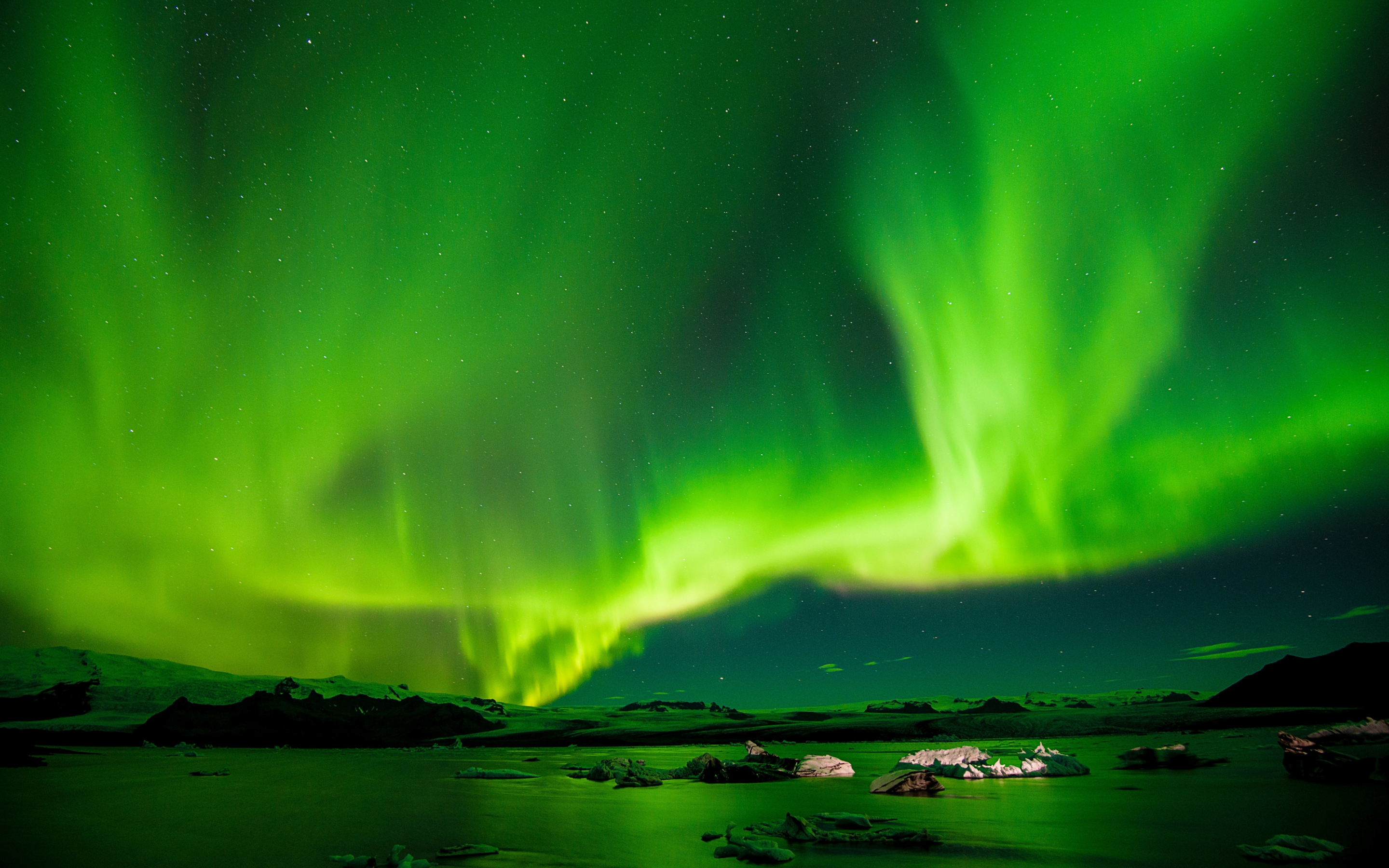 Nature, Northern Lights, Aurora Borealis, radiance, green lights, sky, 2880x1800 wallpaper