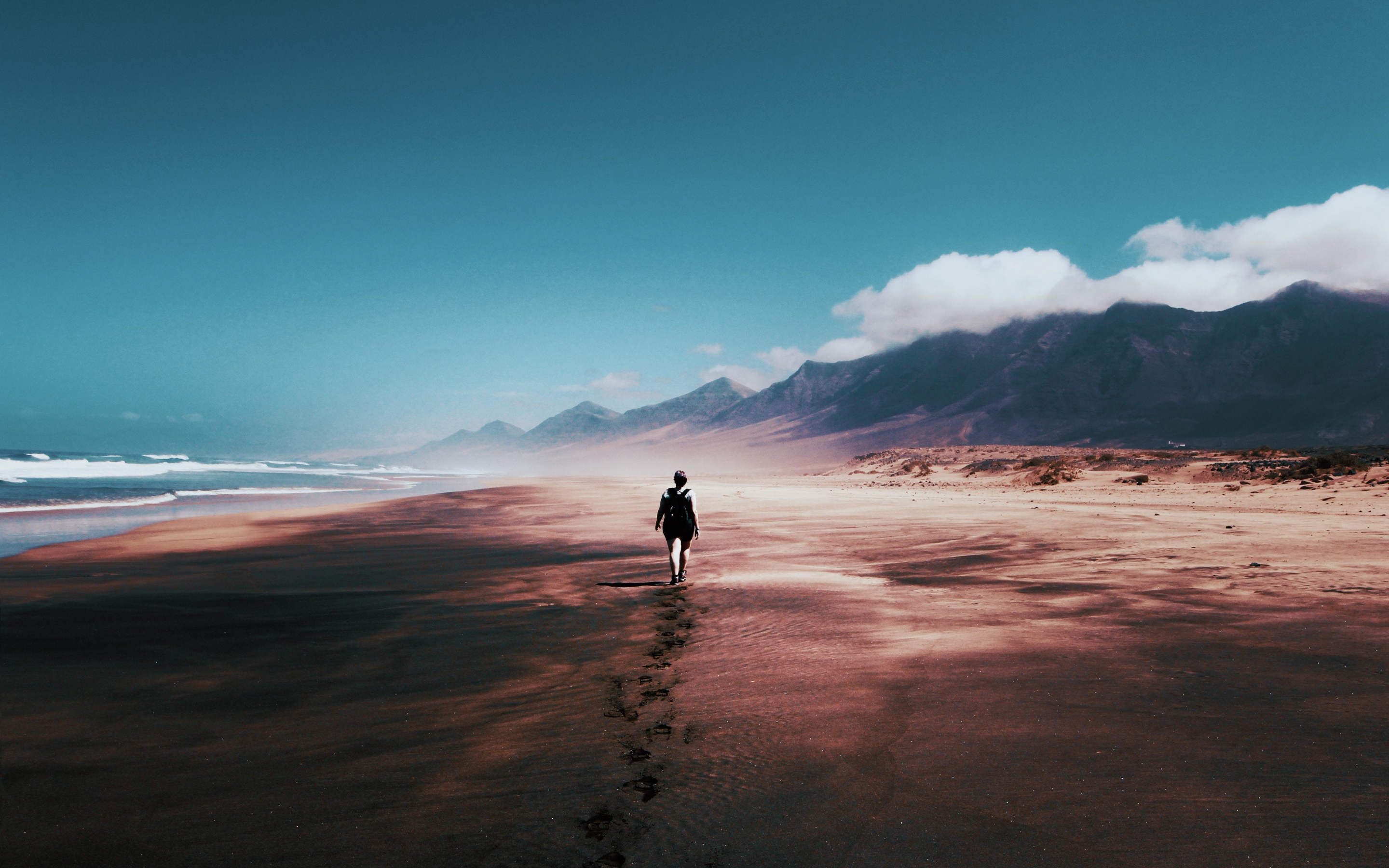 Walk alone, footprints, beach, mountains, coast, exploration, 2880x1800 wallpaper