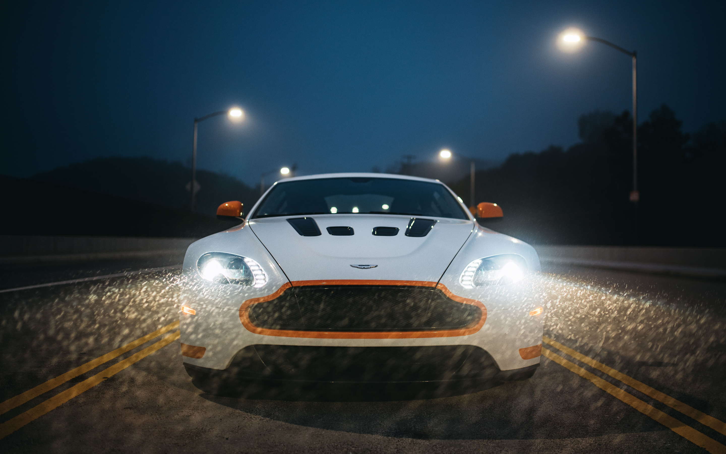 Aston Martin V12 Vantage S, sports car, headlight, 2017, 2880x1800 wallpaper