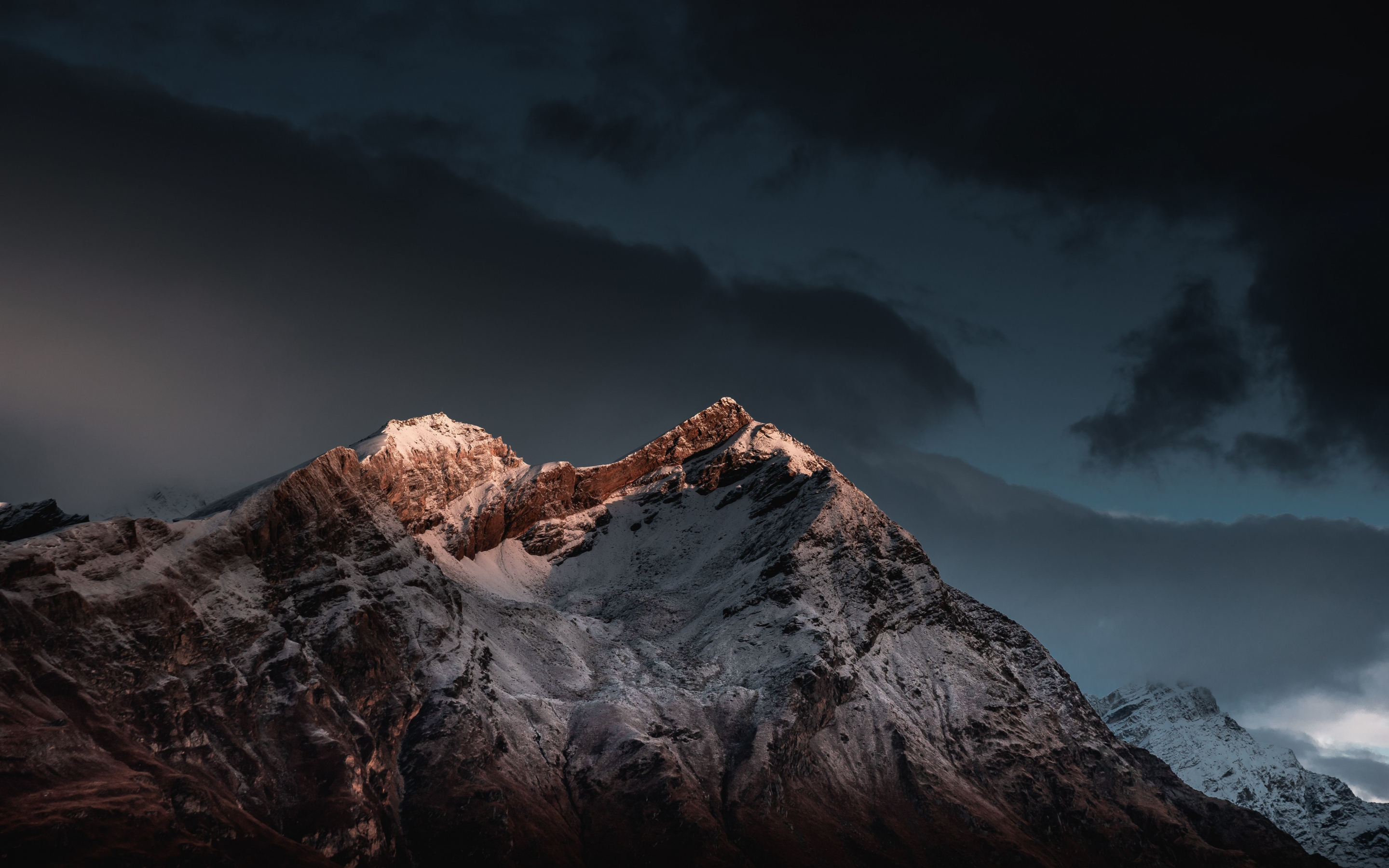 Shining peak, mountain, sunset, 2880x1800 wallpaper