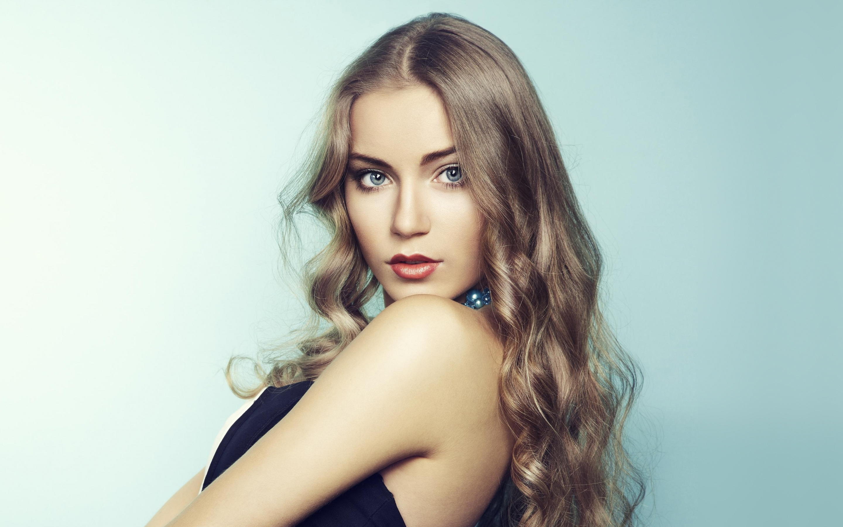 Arina Postnikova, curly hair, actress, girl model, 2880x1800 wallpaper